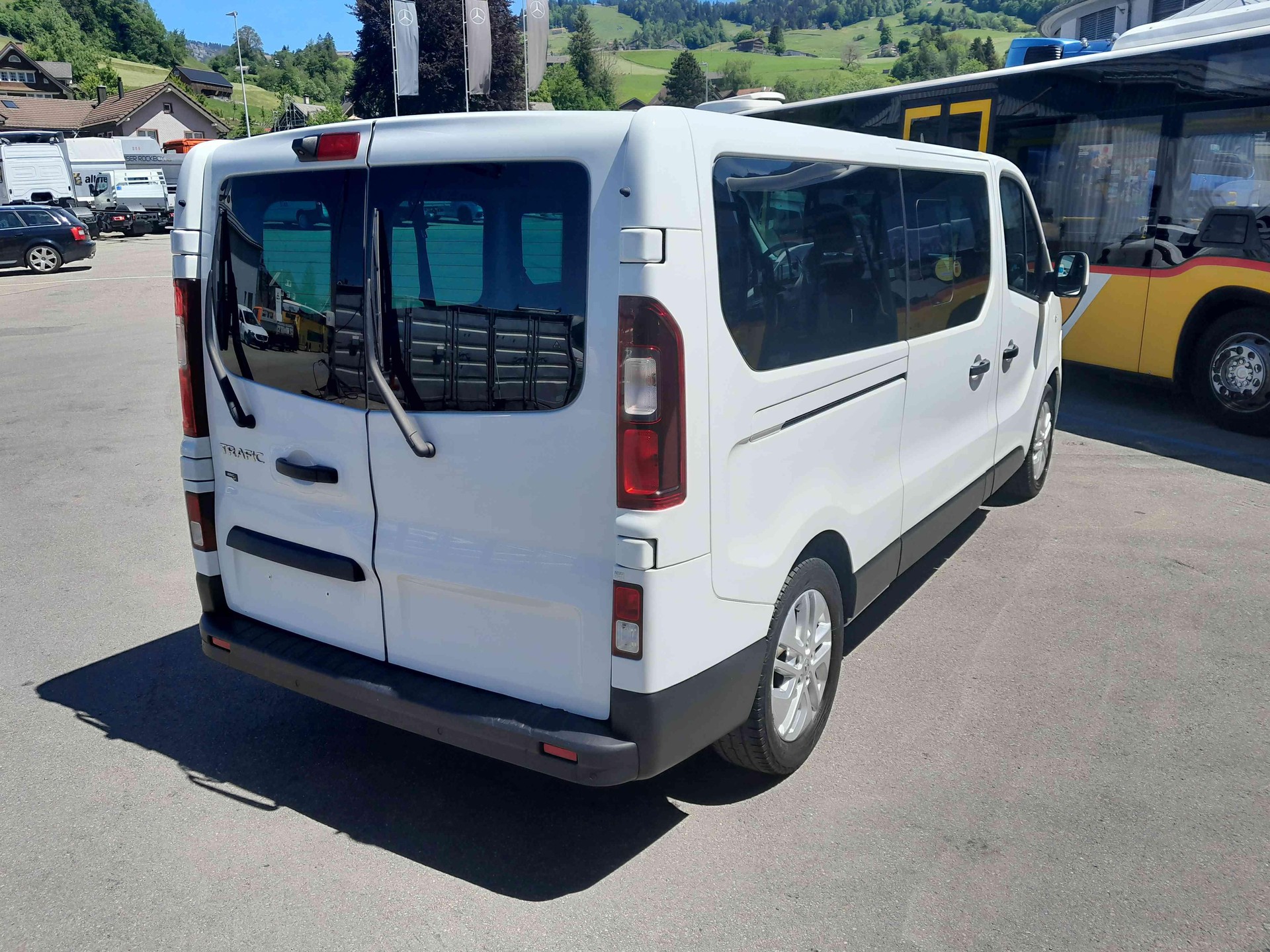 RENAULT Trafic Passenger 1.6 dCi TwinTurbo Authentique-image-4