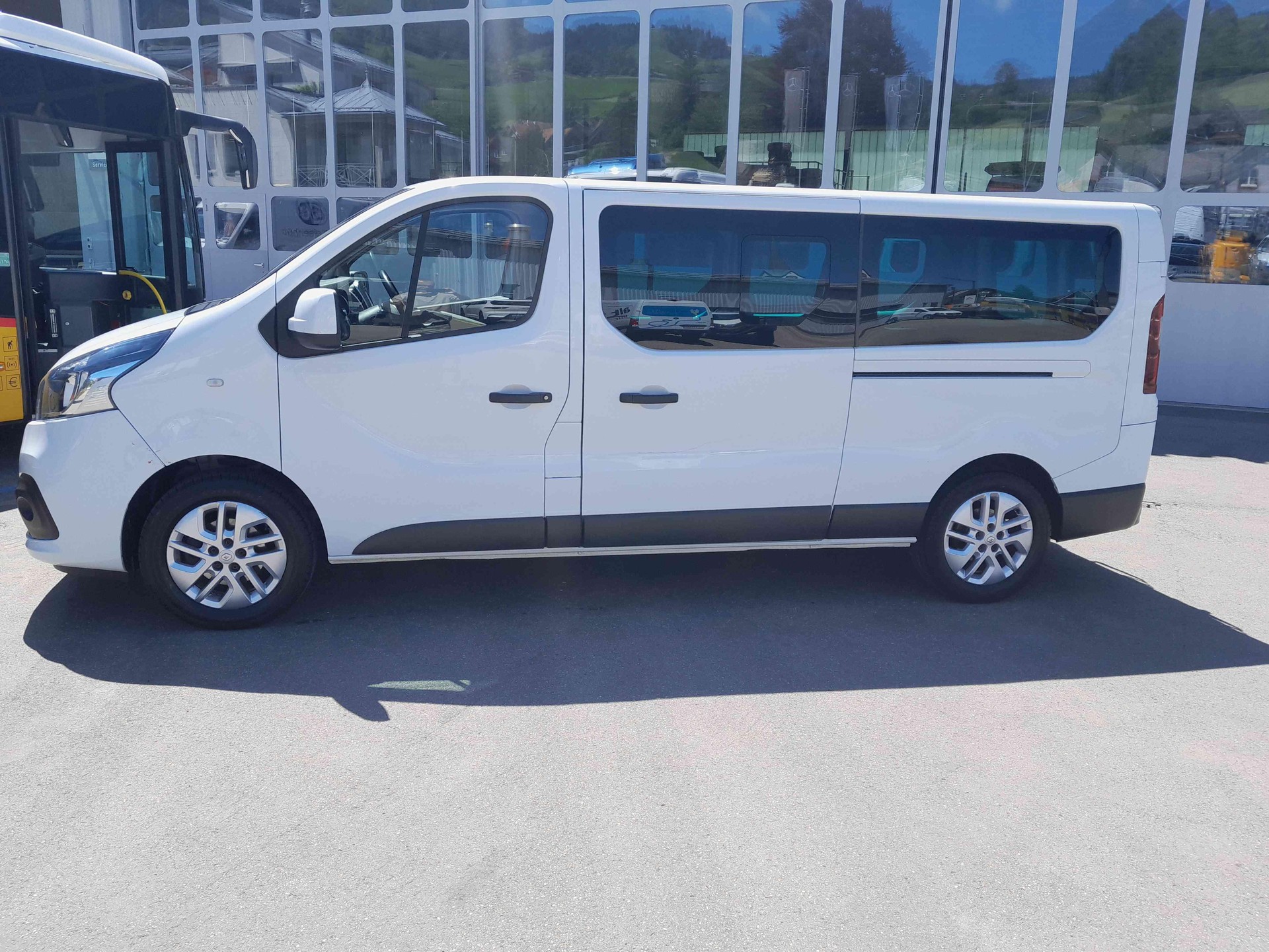RENAULT Trafic Passenger 1.6 dCi TwinTurbo Authentique-showroom-element-1