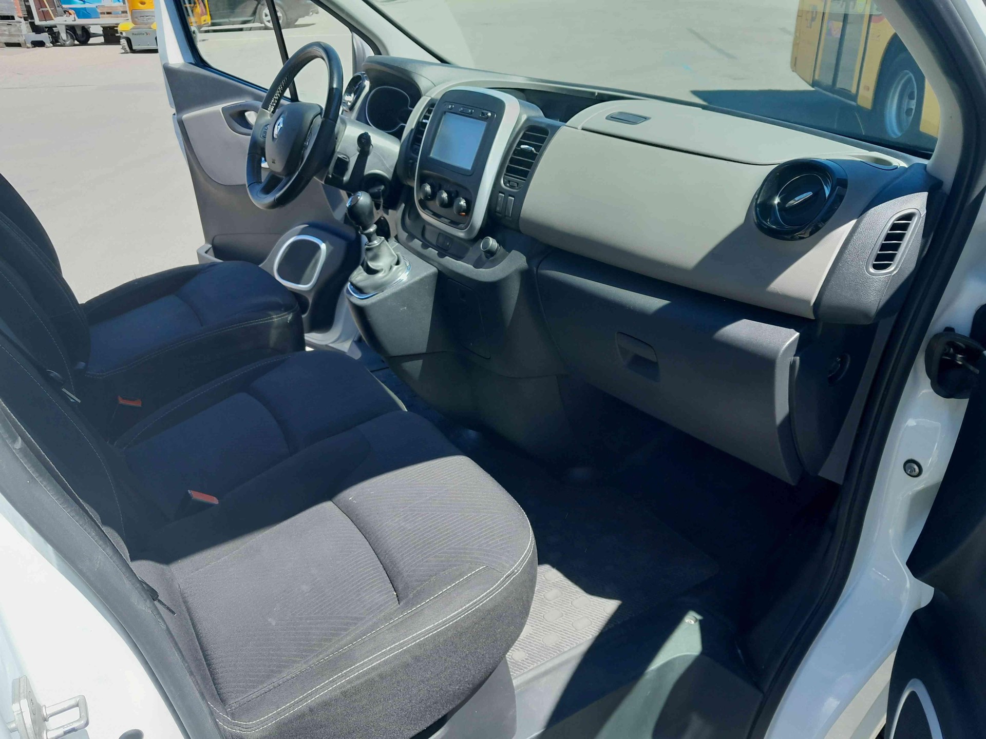 RENAULT Trafic Passenger 1.6 dCi TwinTurbo Authentique-image-11
