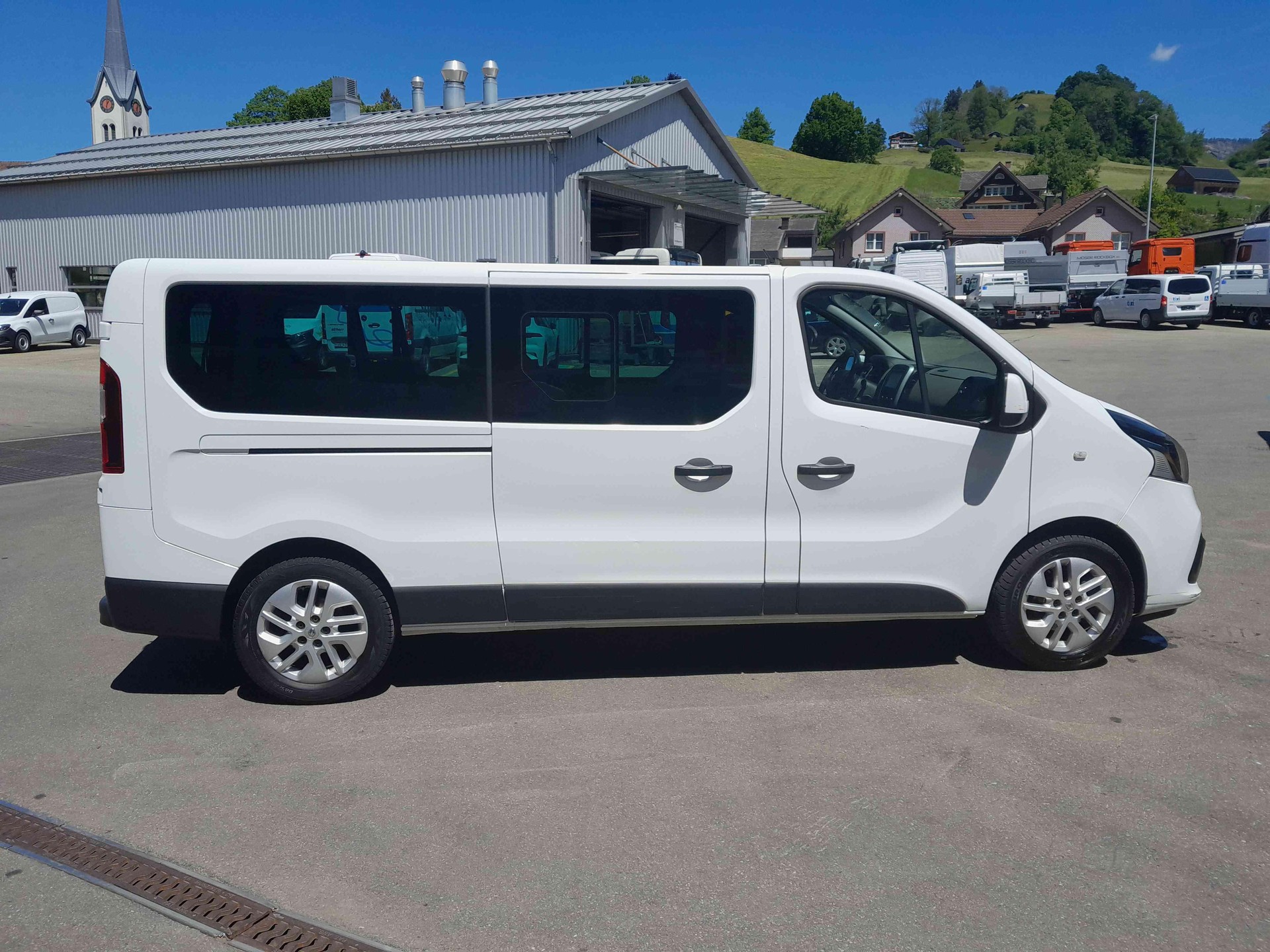 RENAULT Trafic Passenger 1.6 dCi TwinTurbo Authentique-image-5
