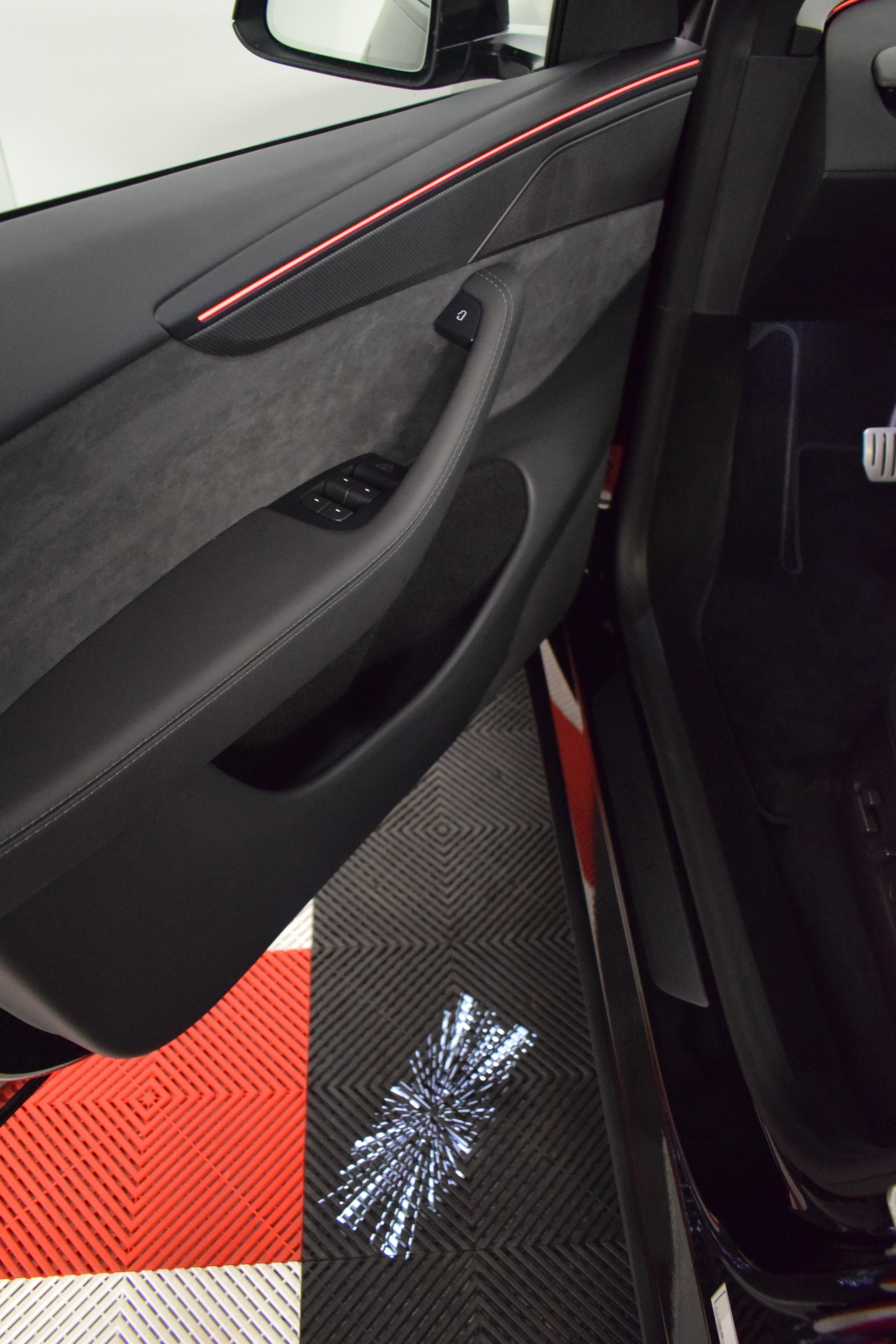 TESLA Model Y Performance 4WD 626PS, Diamond Black, 21 Zoll, Carbon, Made in Berlin-image-18