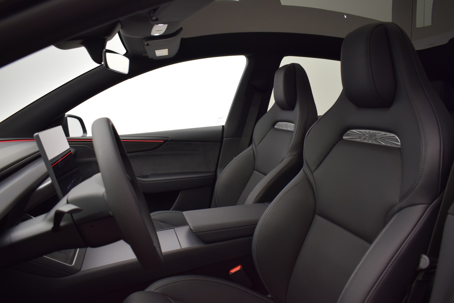 TESLA Model Y Performance 4WD 626PS, Diamond Black, 21 Zoll, Carbon, Made in Berlin-showroom-element-1