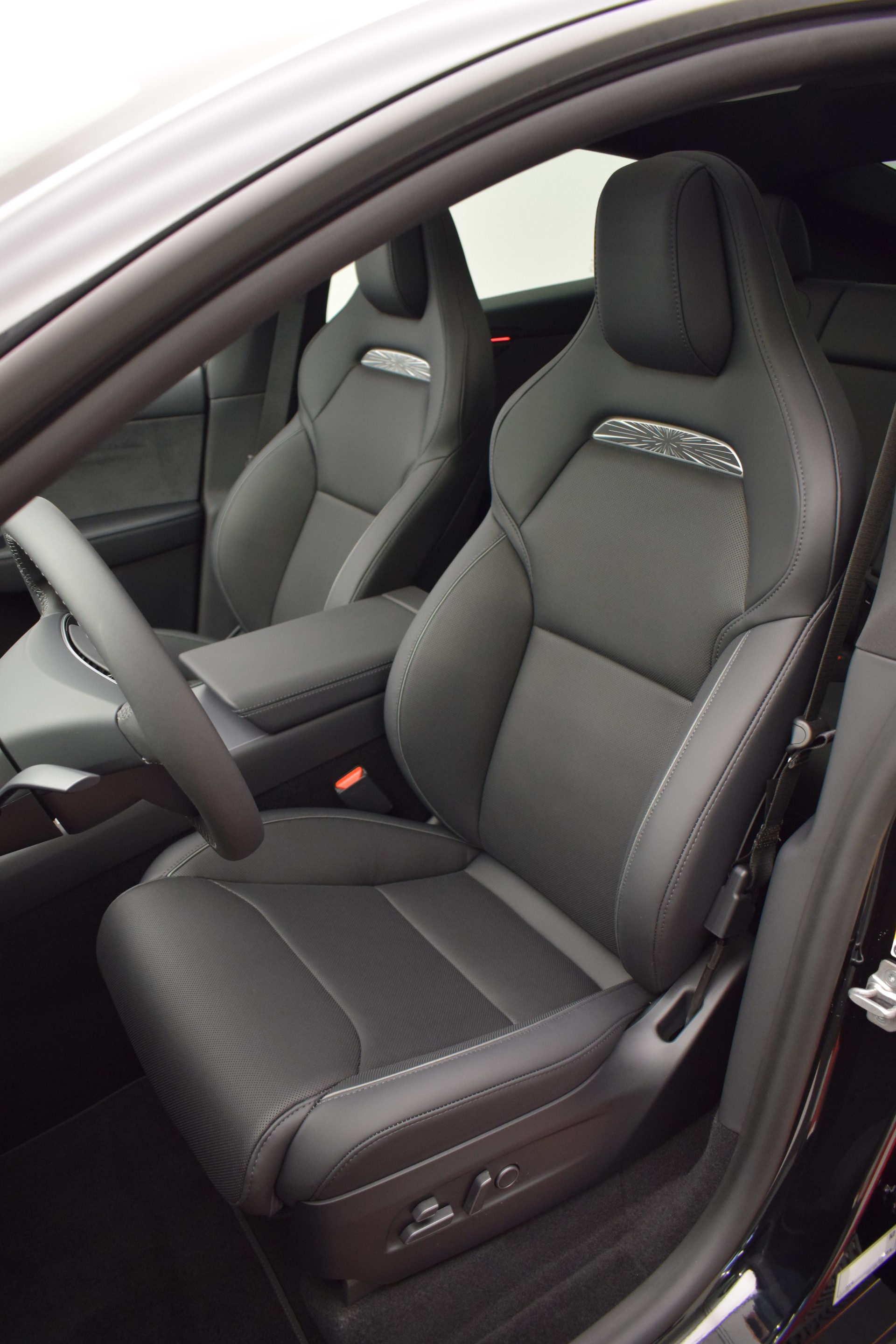 TESLA Model Y Performance 4WD 626PS, Diamond Black, 21 Zoll, Carbon, Made in Berlin-image-15
