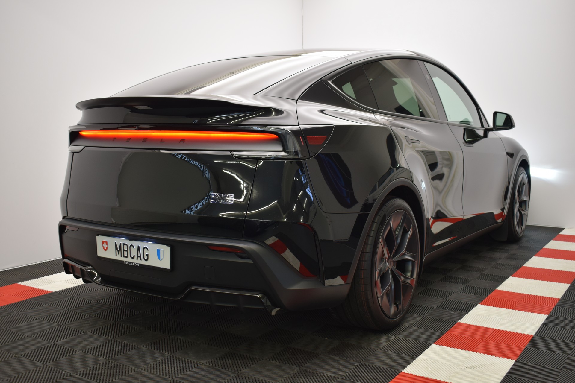 TESLA Model Y Performance 4WD 626PS, Diamond Black, 21 Zoll, Carbon, Made in Berlin-image-9