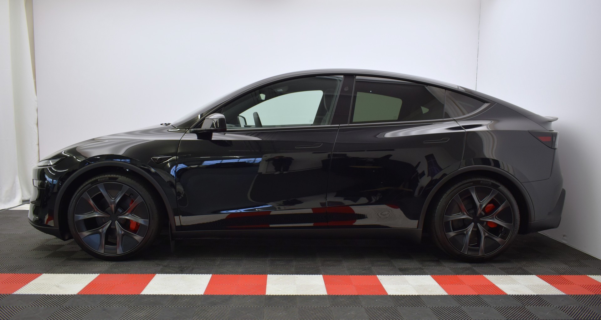 TESLA Model Y Performance 4WD 626PS, Diamond Black, 21 Zoll, Carbon, Made in Berlin-image-8