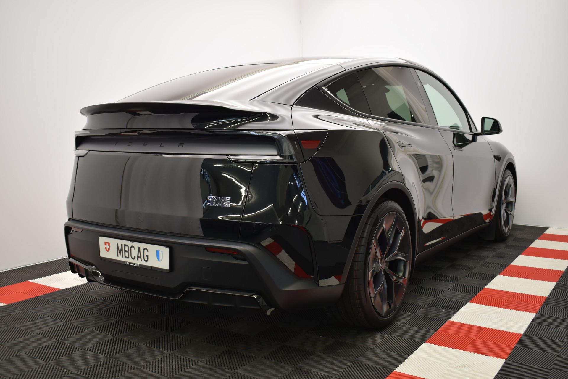 TESLA Model Y Performance 4WD 626PS, Diamond Black, 21 Zoll, Carbon, Made in Berlin-image-10