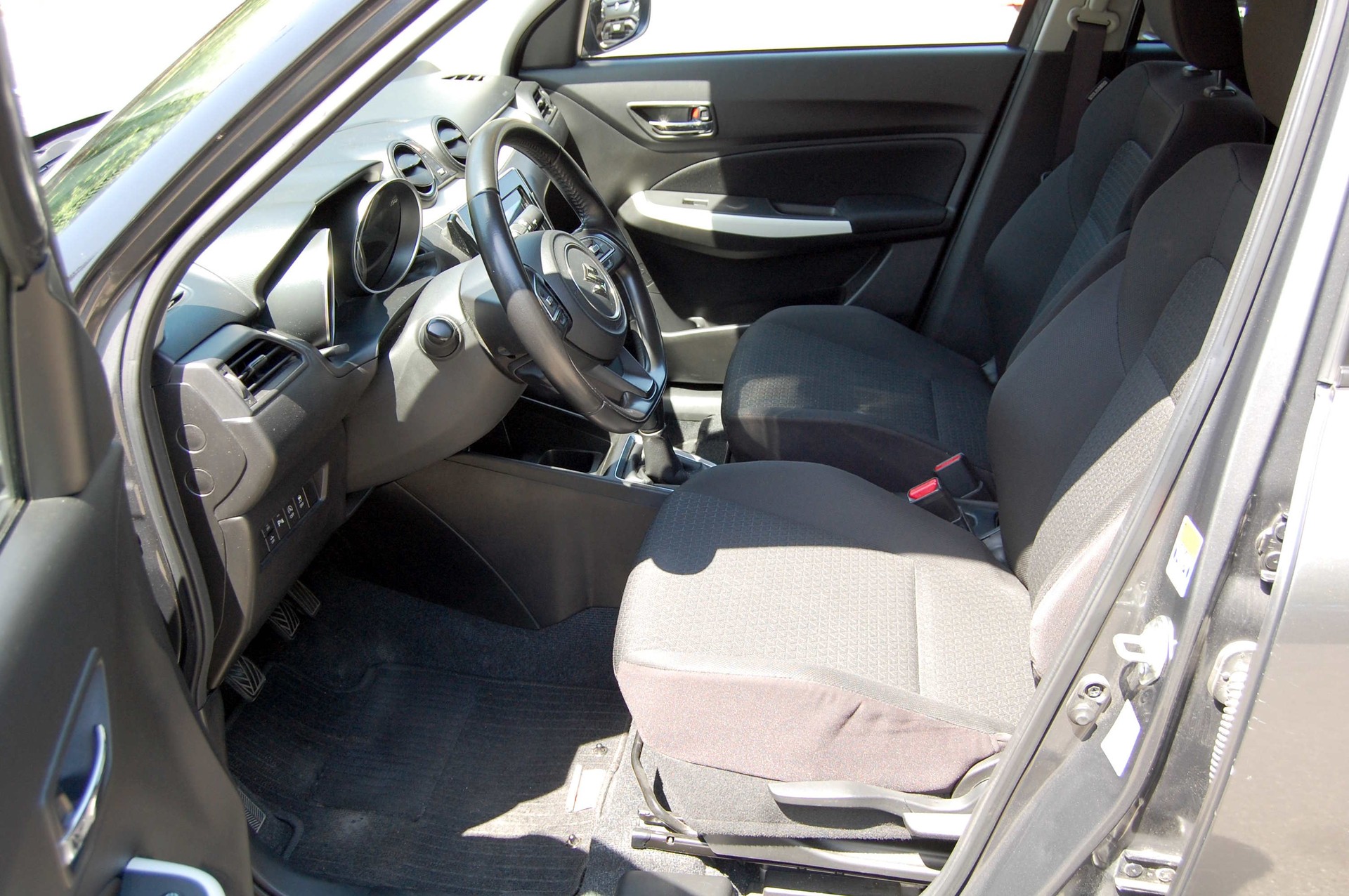 SUZUKI Swift 1.2 Compact + 4x4 Hybrid-image-14