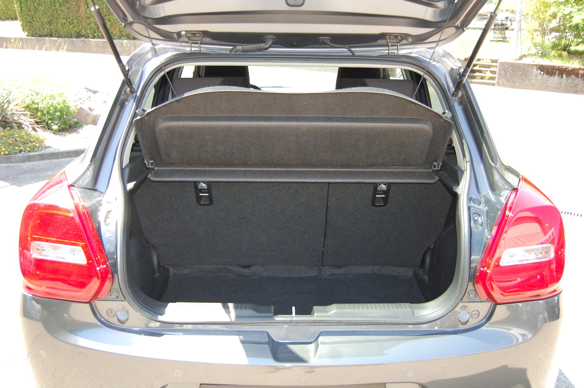 SUZUKI Swift 1.2 Compact + 4x4 Hybrid-image-7