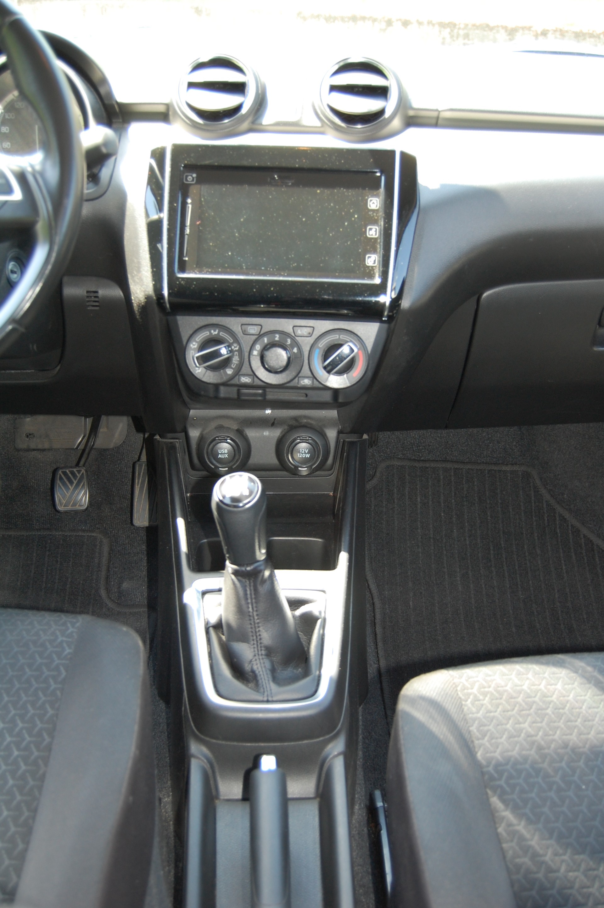 SUZUKI Swift 1.2 Compact + 4x4 Hybrid-image-9