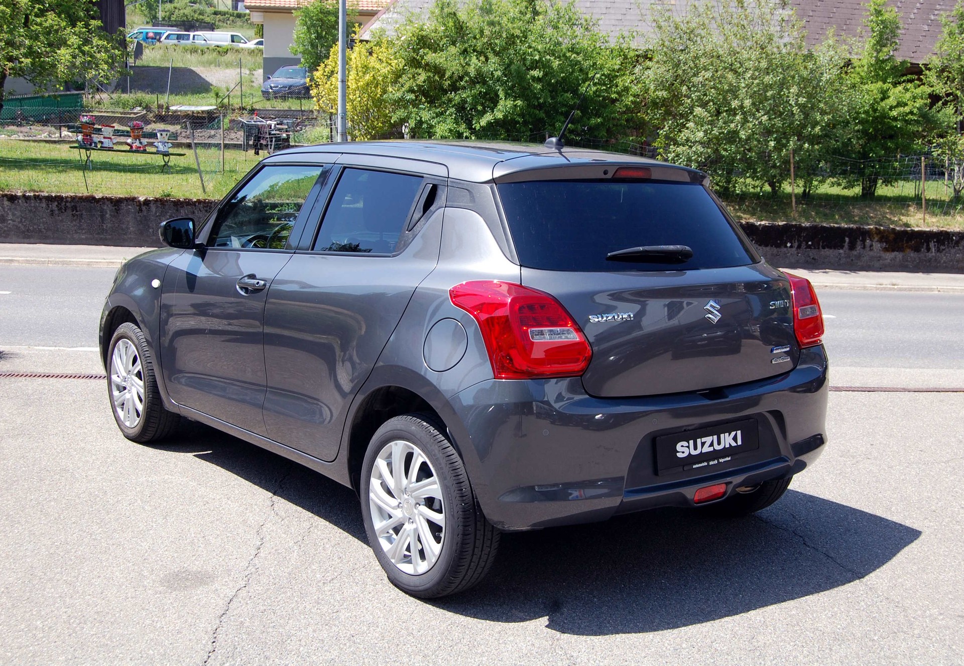 SUZUKI Swift 1.2 Compact + 4x4 Hybrid-image-5