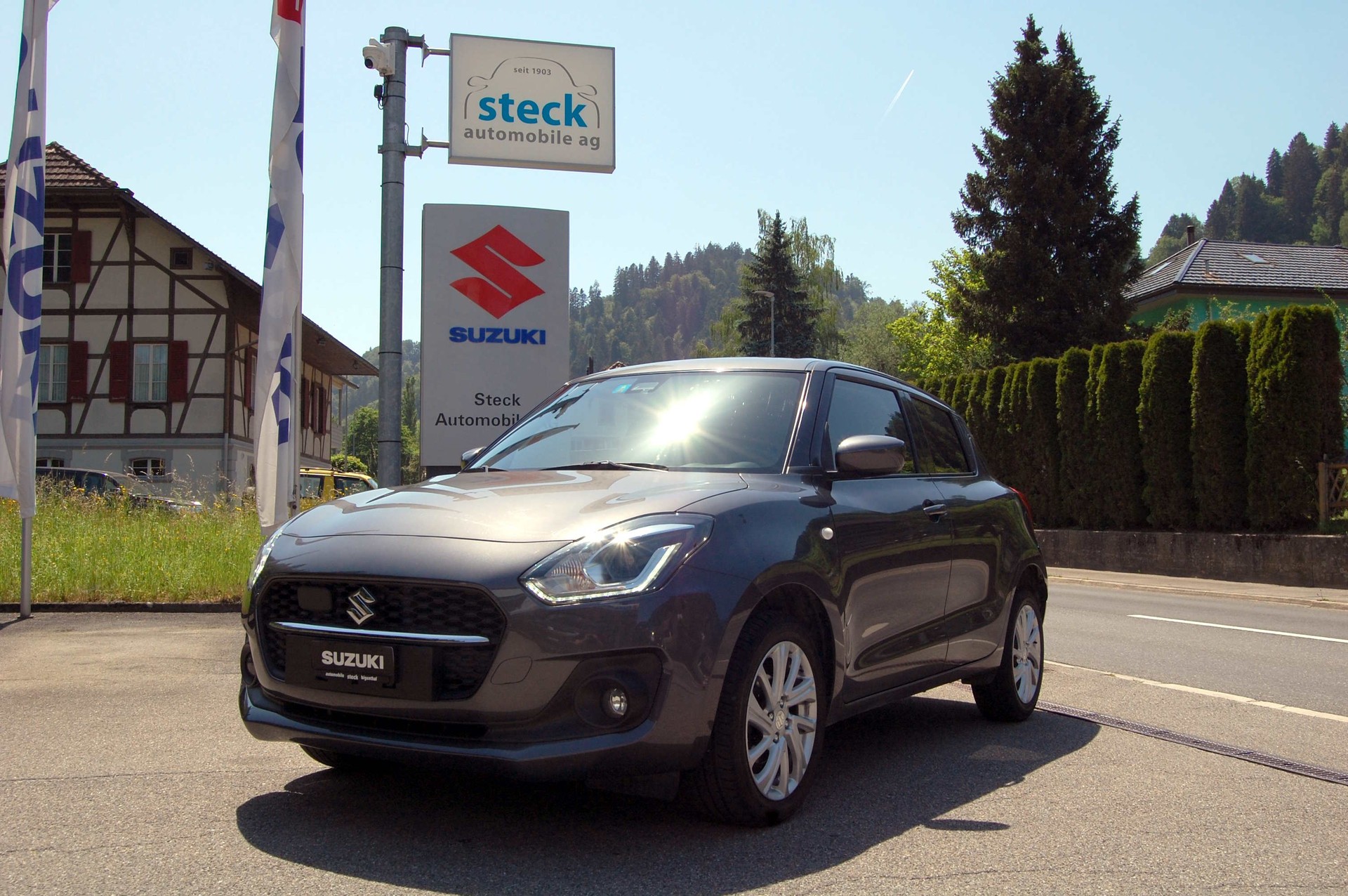 SUZUKI Swift 1.2 Compact + 4x4 Hybrid-showroom-element-1