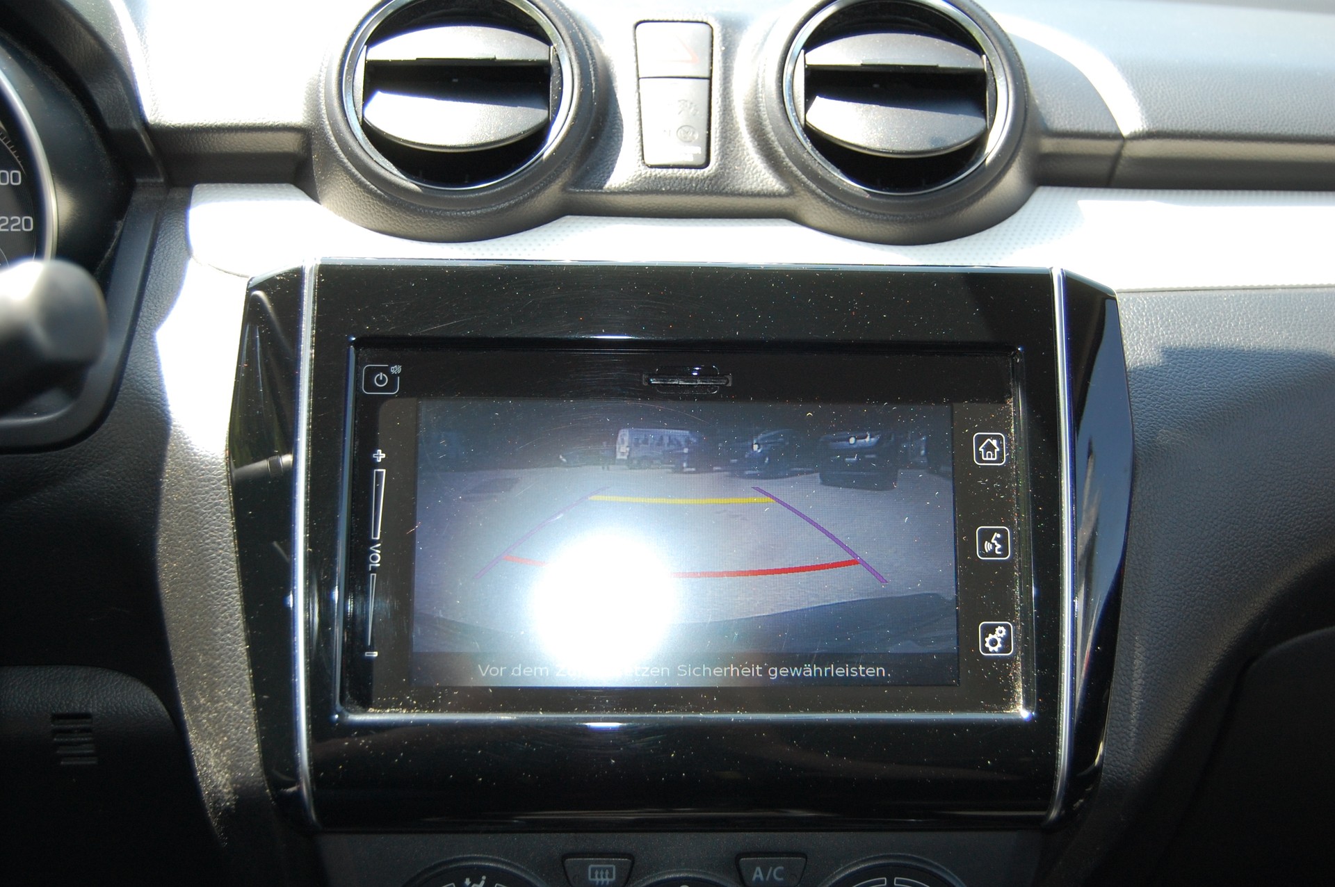 SUZUKI Swift 1.2 Compact + 4x4 Hybrid-image-10