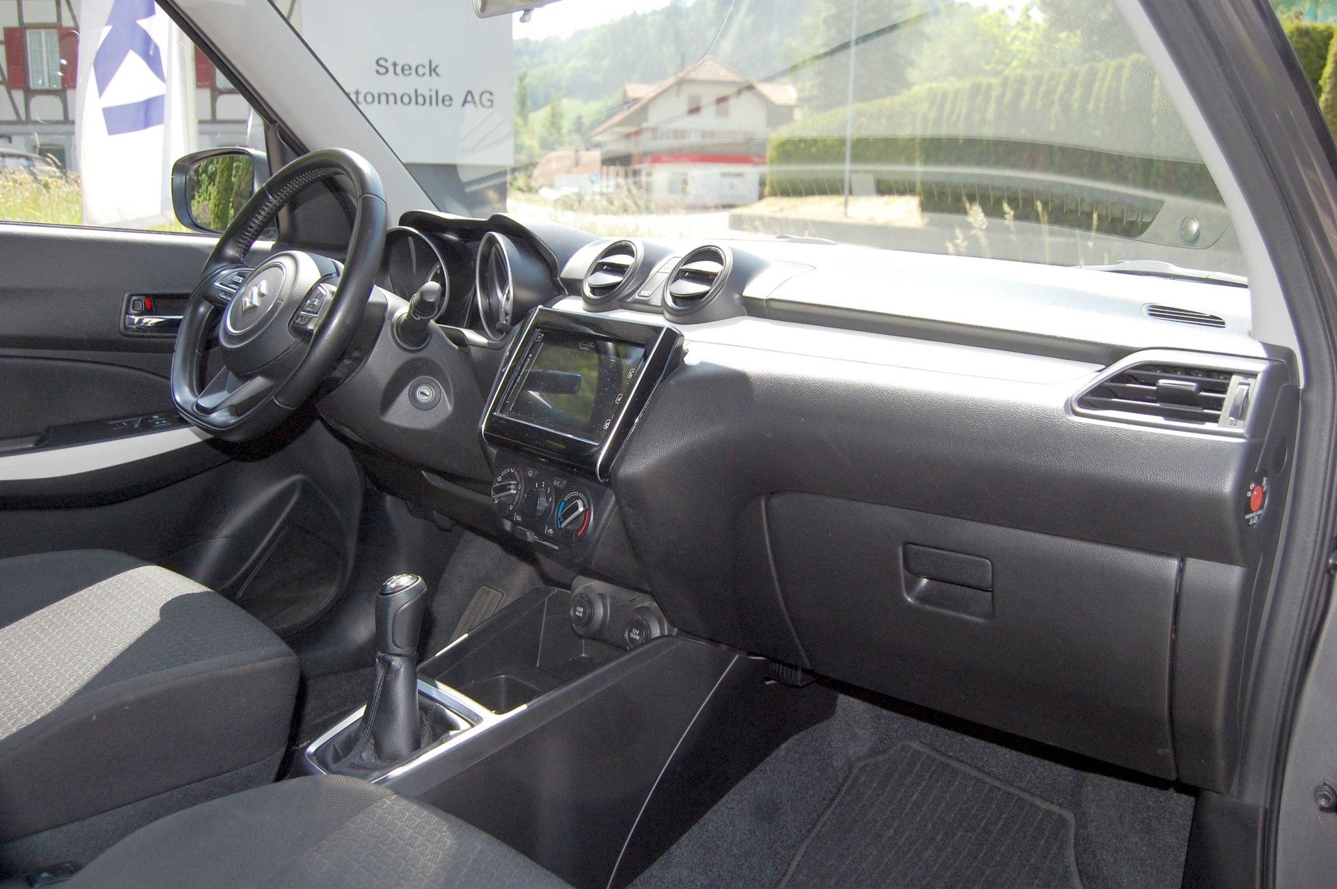SUZUKI Swift 1.2 Compact + 4x4 Hybrid-image-13
