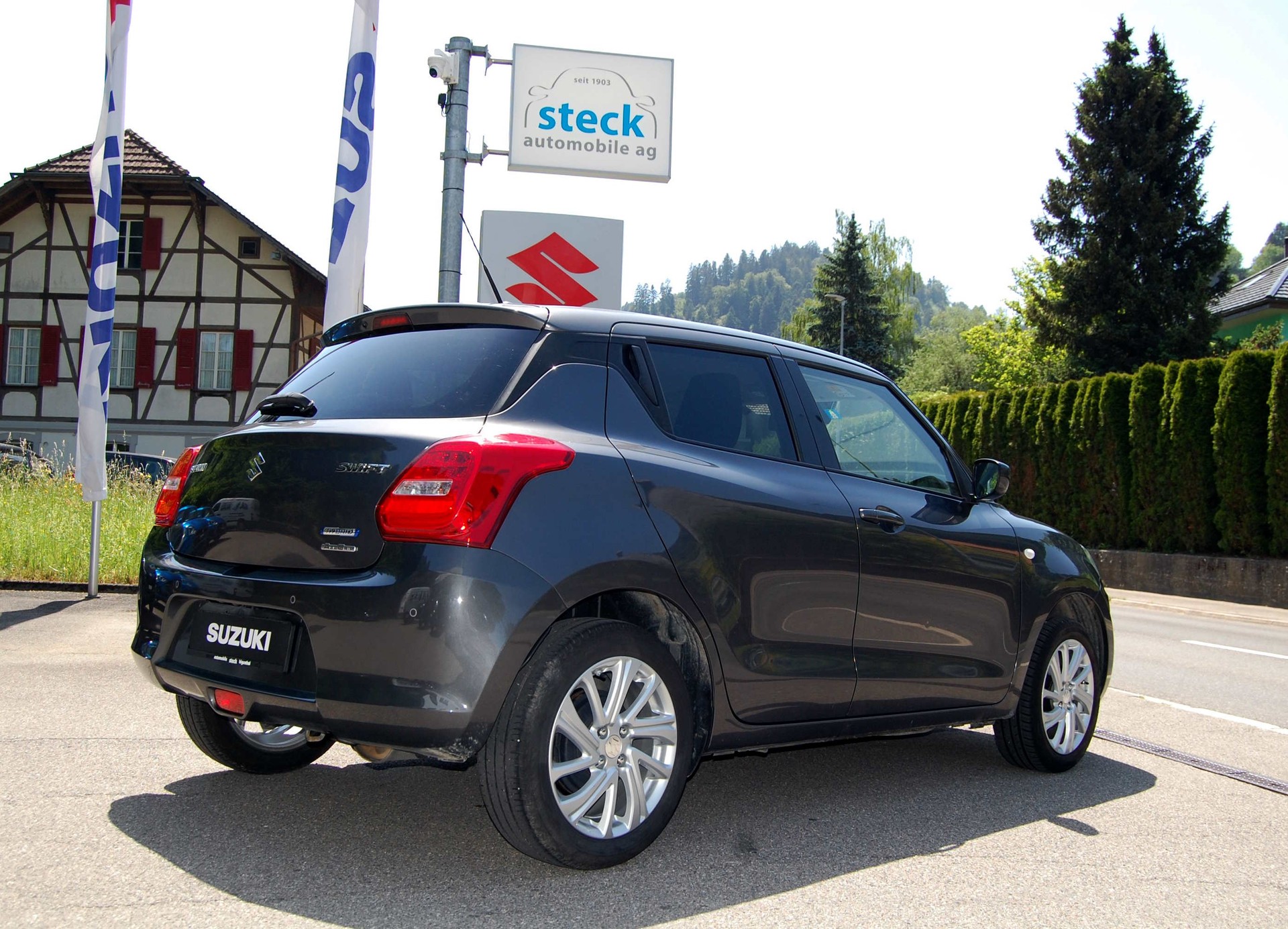 SUZUKI Swift 1.2 Compact + 4x4 Hybrid-image-4