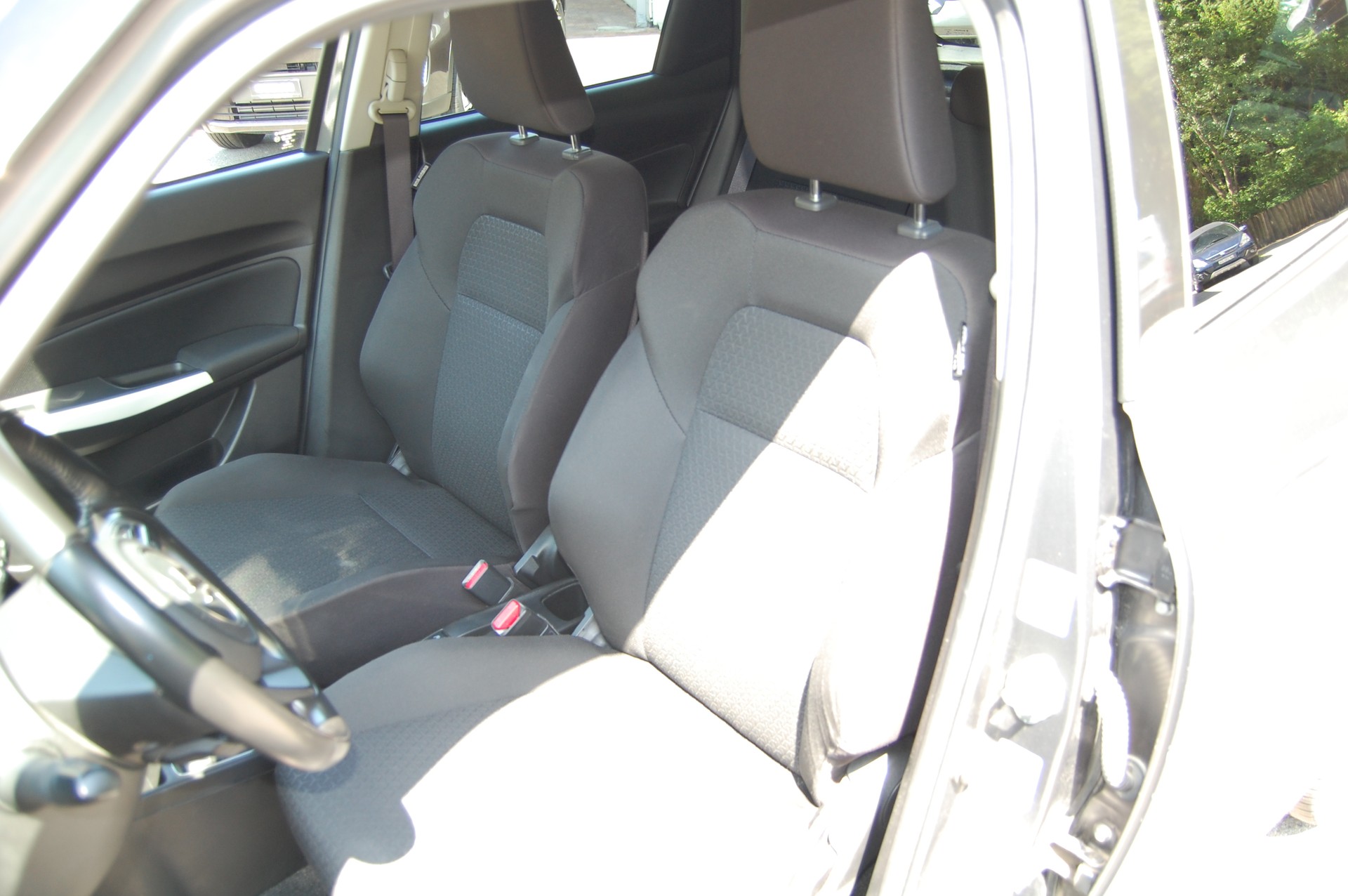 SUZUKI Swift 1.2 Compact + 4x4 Hybrid-image-15