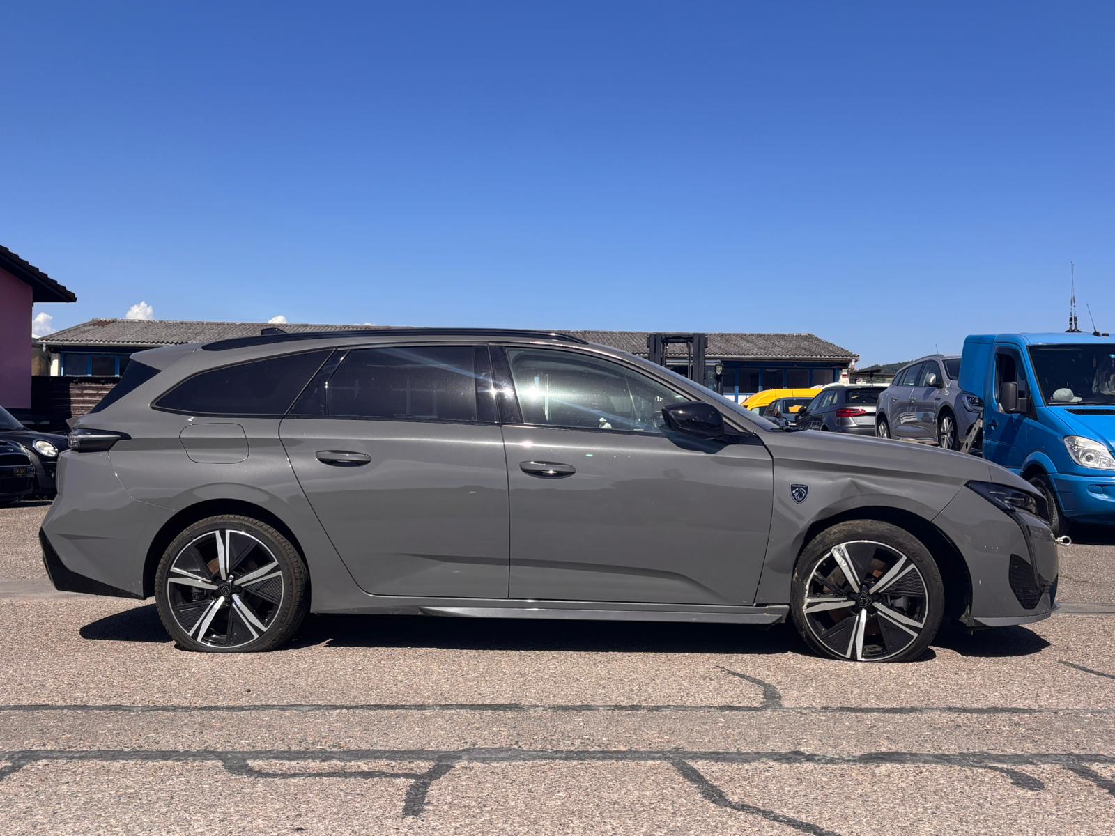 PEUGEOT 308 SW 1.6 PHEV 180 GT-image-3