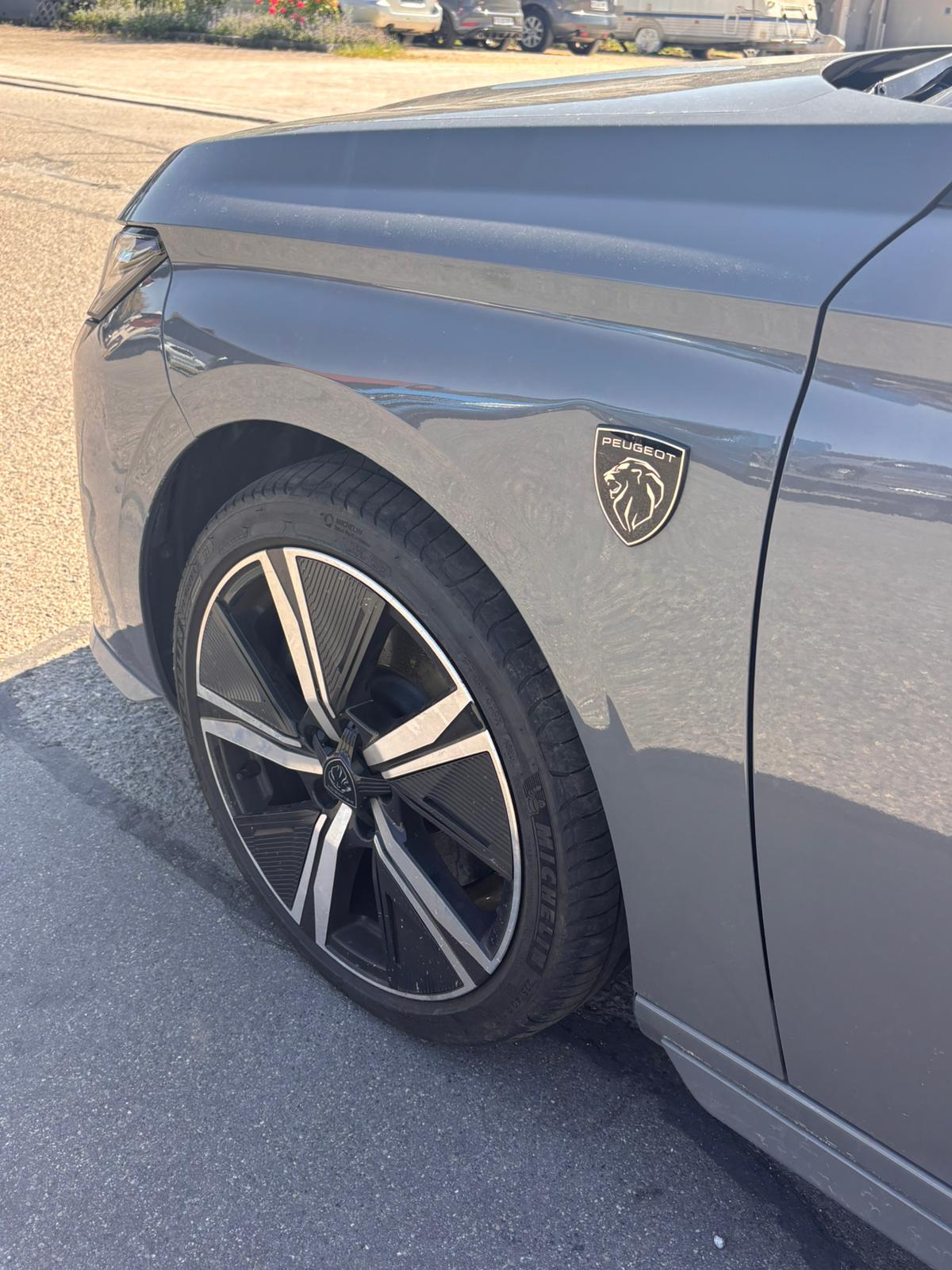 PEUGEOT 308 SW 1.6 PHEV 180 GT-image-8