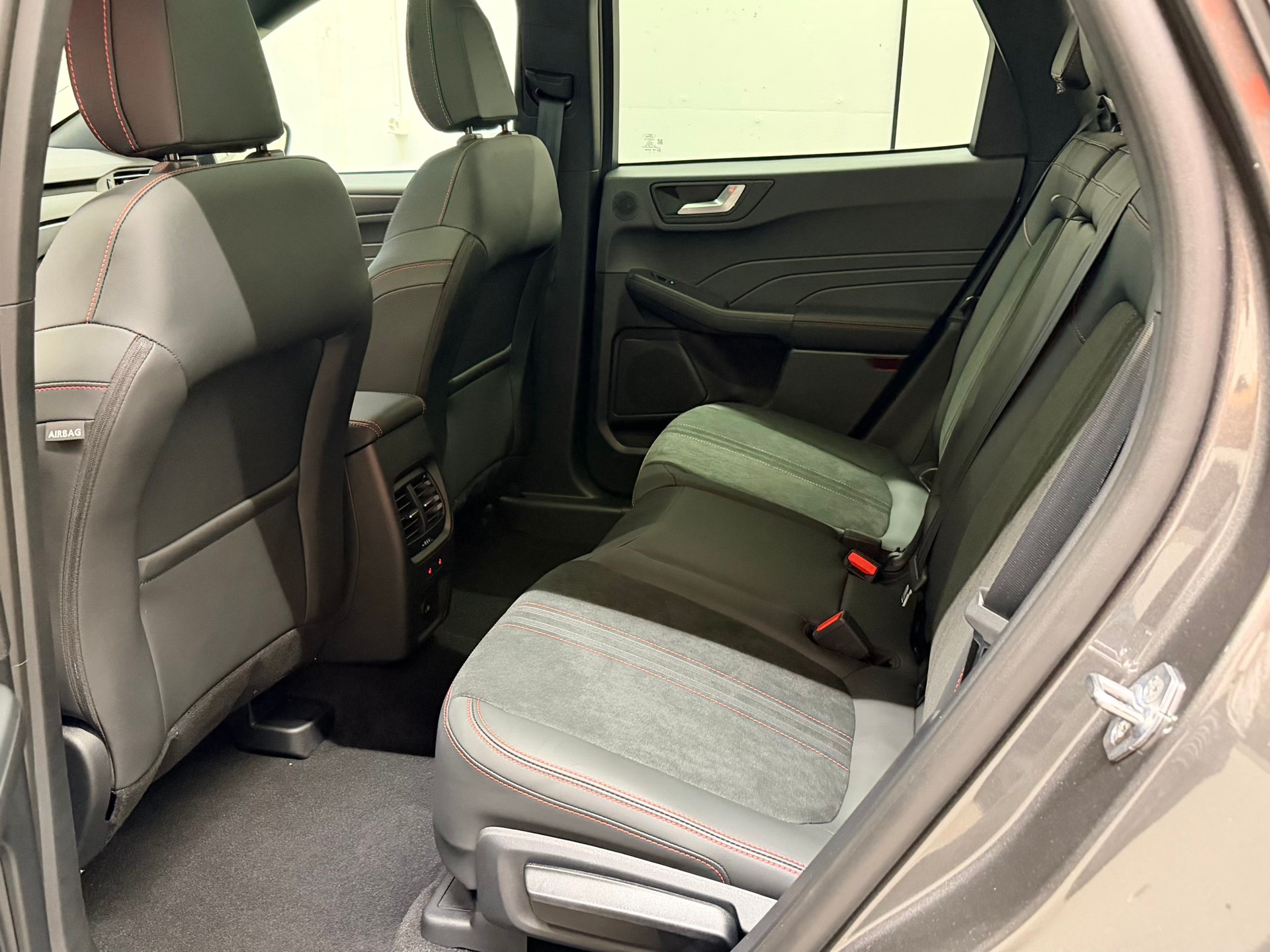 FORD Kuga 2.5 FHEV ST-Line X 4WD-image-19