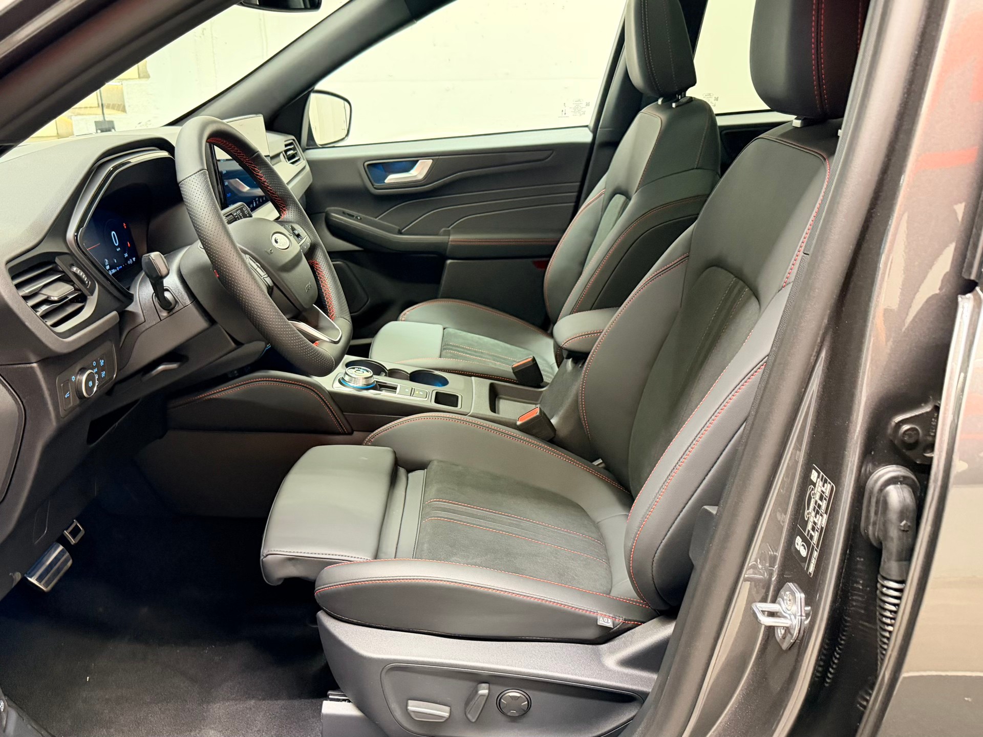 FORD Kuga 2.5 FHEV ST-Line X 4WD-image-16