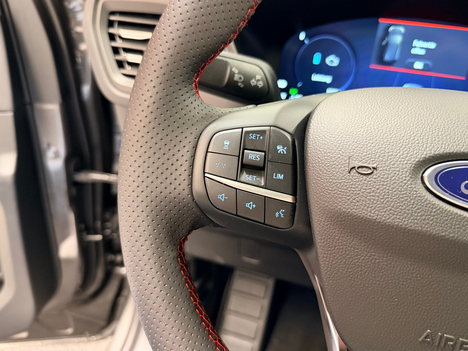 FORD Kuga 2.5 FHEV ST-Line X 4WD-image-29