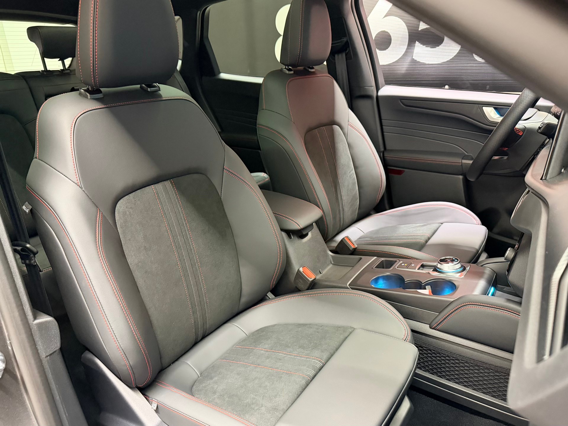 FORD Kuga 2.5 FHEV ST-Line X 4WD-image-25