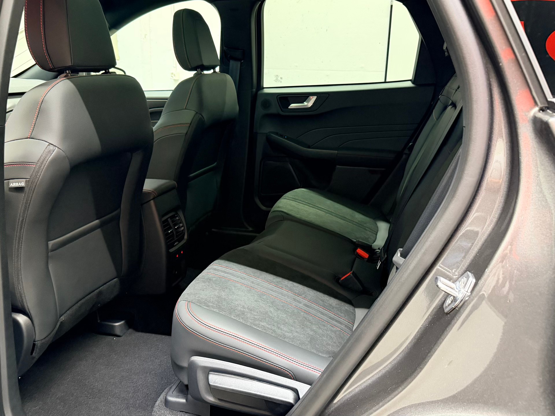 FORD Kuga 2.5 FHEV ST-Line X 4WD-image-18