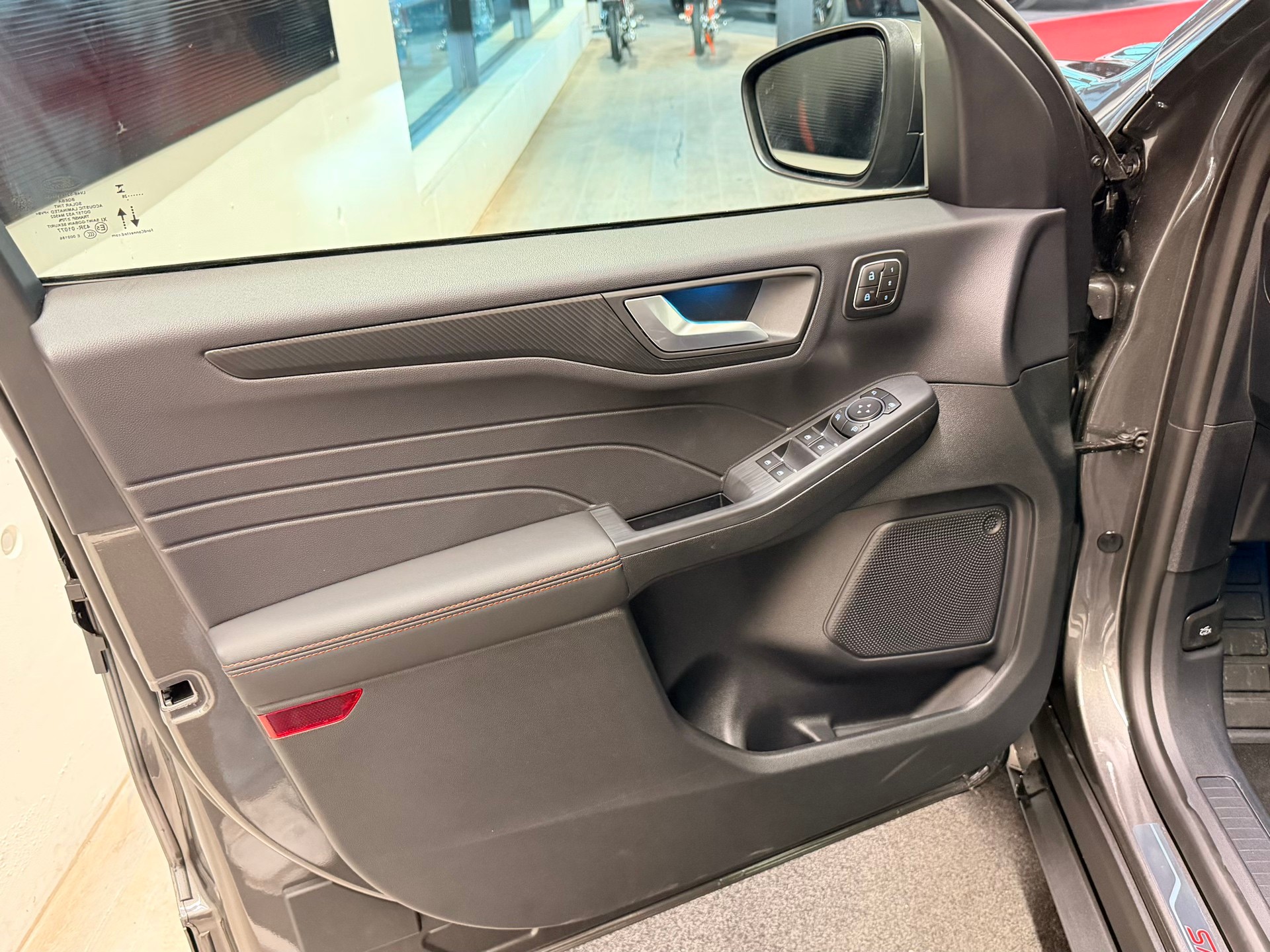 FORD Kuga 2.5 FHEV ST-Line X 4WD-image-12