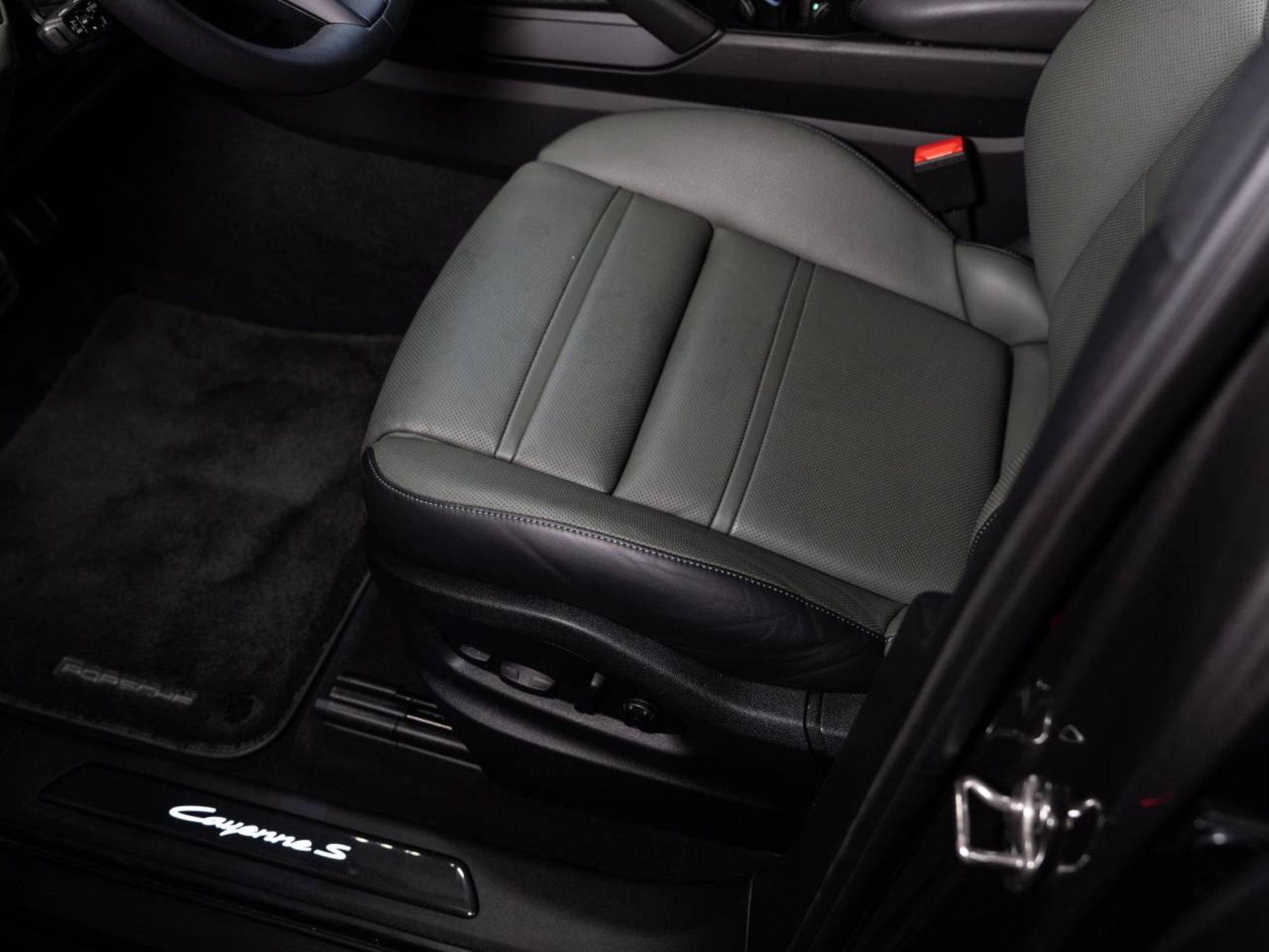 PORSCHE Cayenne S E-Hybrid Coupé-image-15