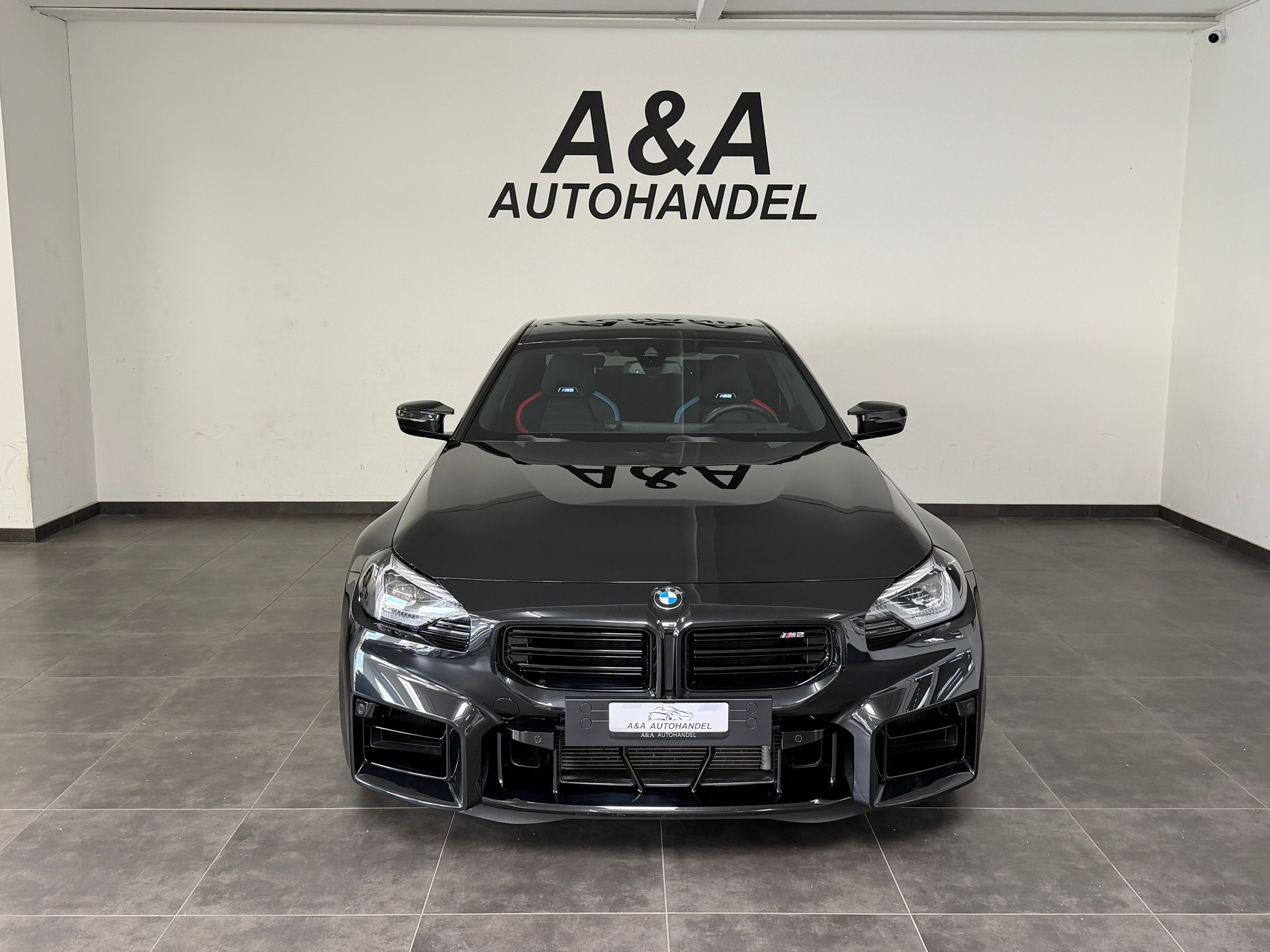 BMW M2 Steptronic-showroom-element-1