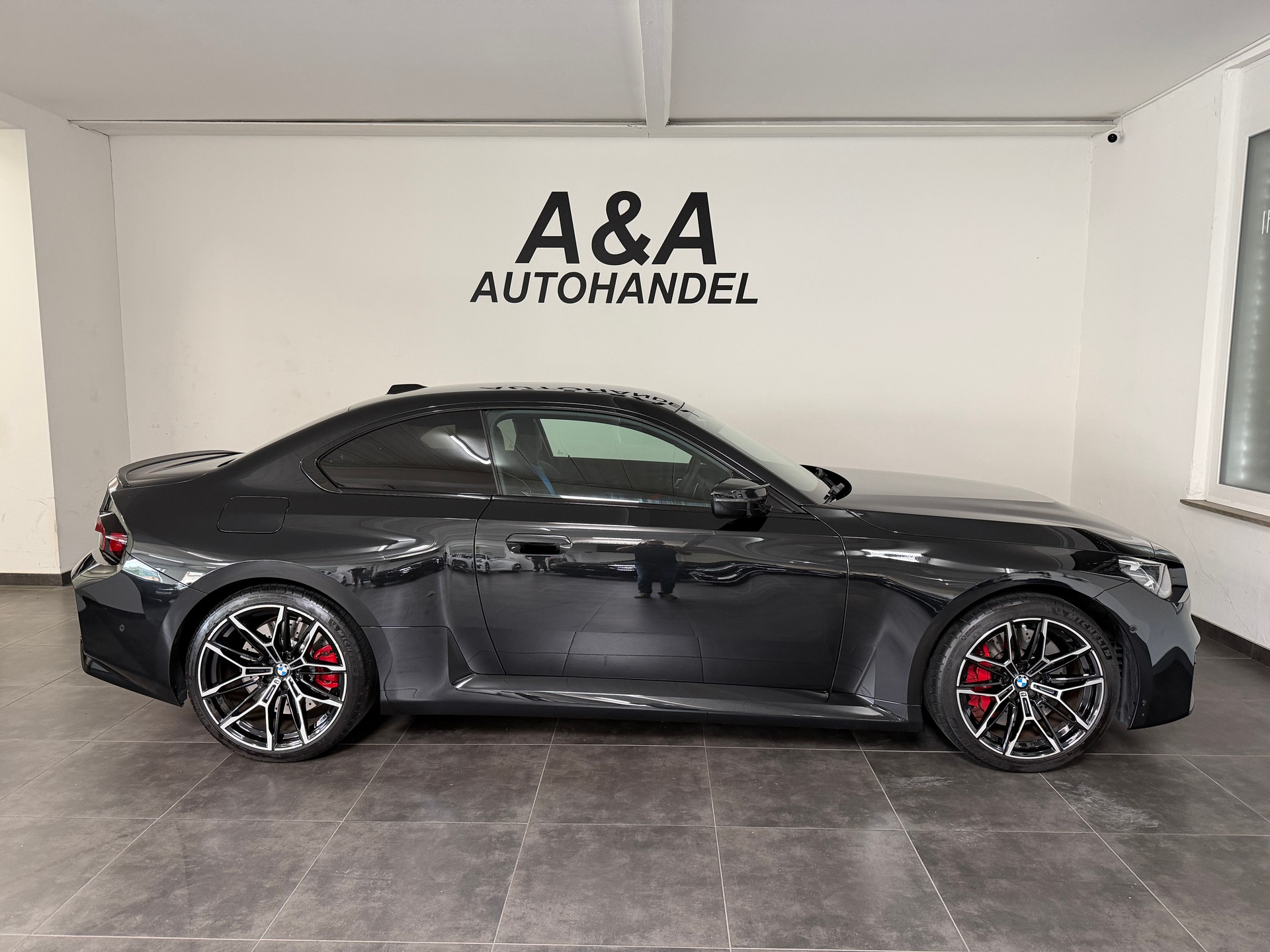 BMW M2 Steptronic-showroom-element-2