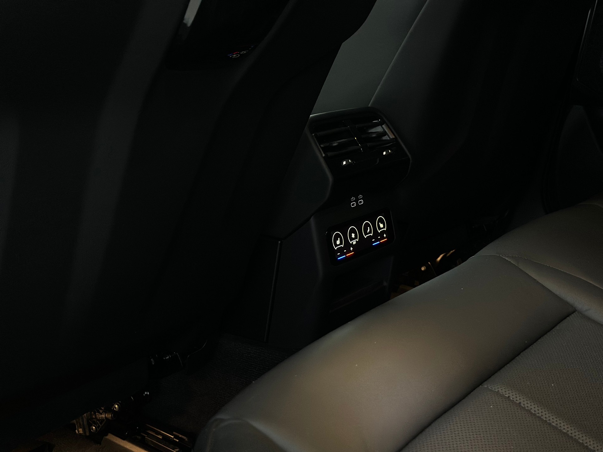 BMW M5 xDrive-image-10