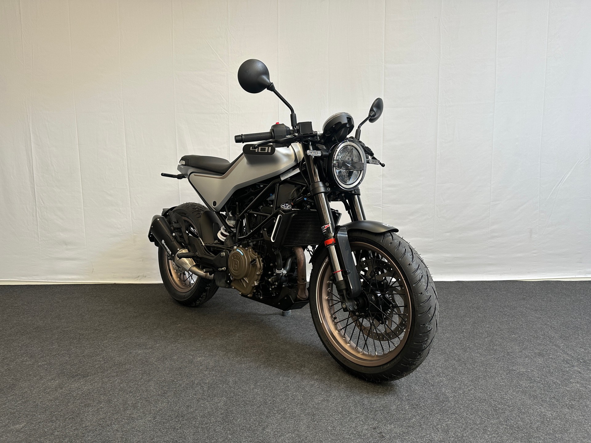 HUSQVARNA Svartpilen 401-image-2