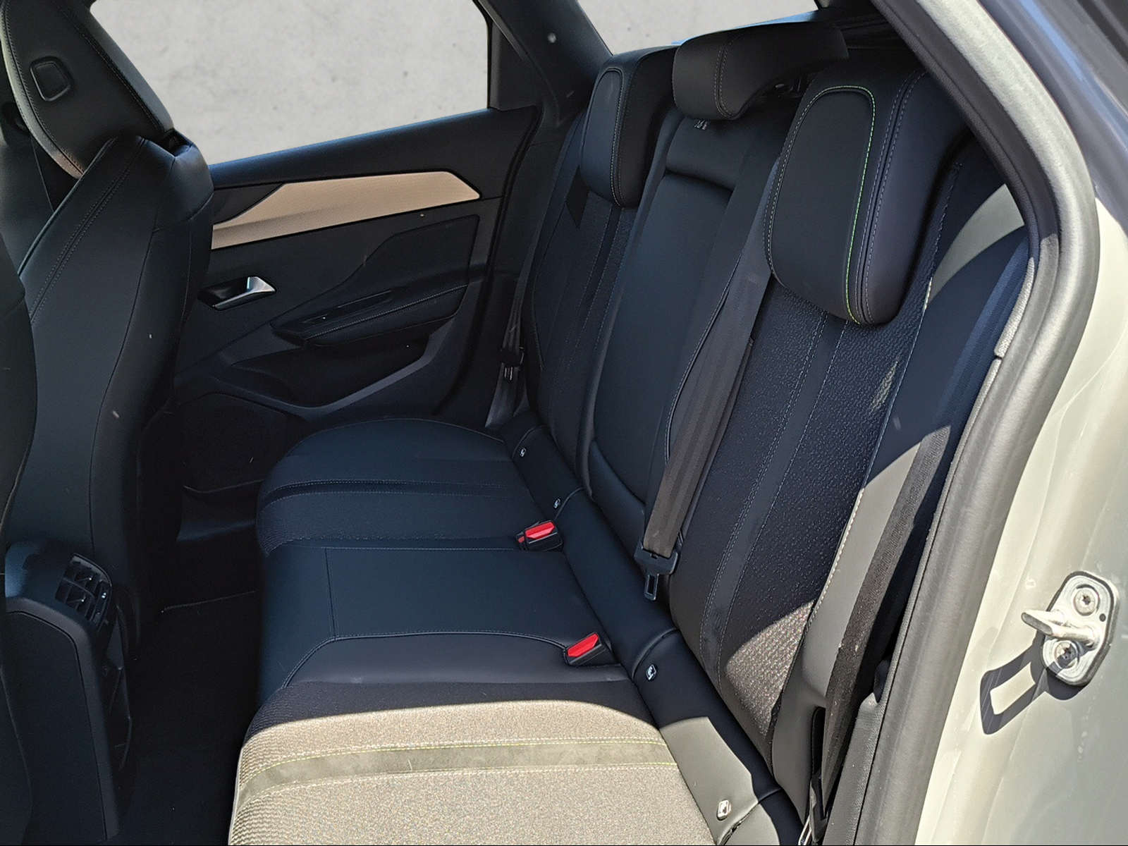 PEUGEOT 308 SW 1.2 Hybrid GT-image-9