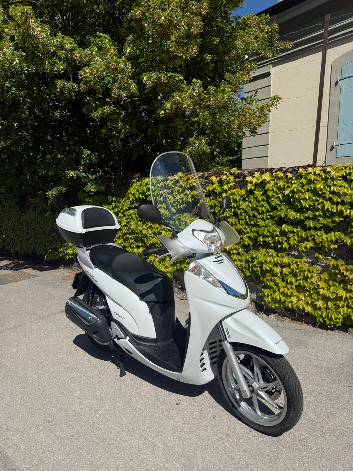 HONDA SH 300 i ABS-image-0