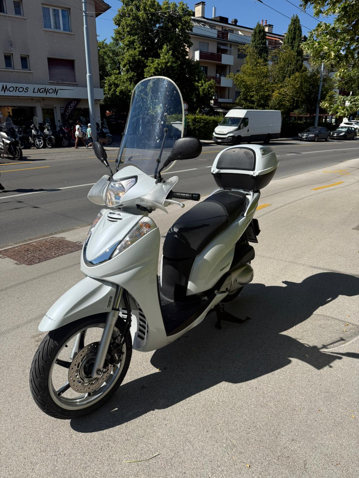 HONDA SH 300 i ABS-image-1
