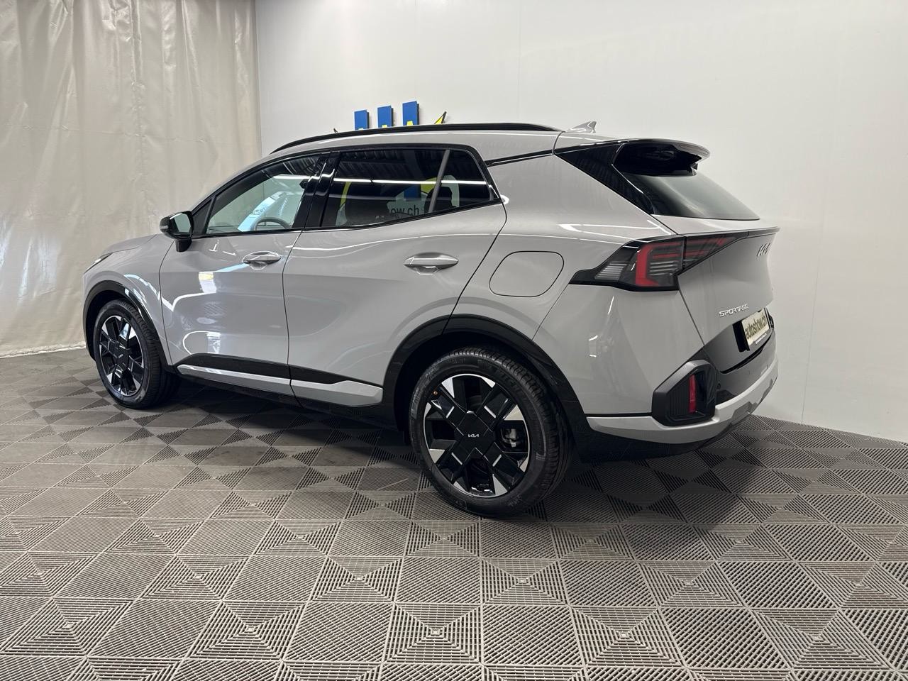 KIA Sportage 1.6T-GDi PHEV GT-Line 4x4 A-showroom-element-1