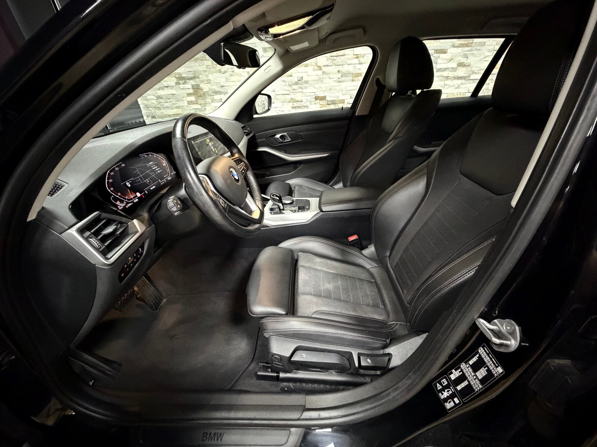 BMW 320d xDrive 48V Touring Sport Line Steptronic-image-9