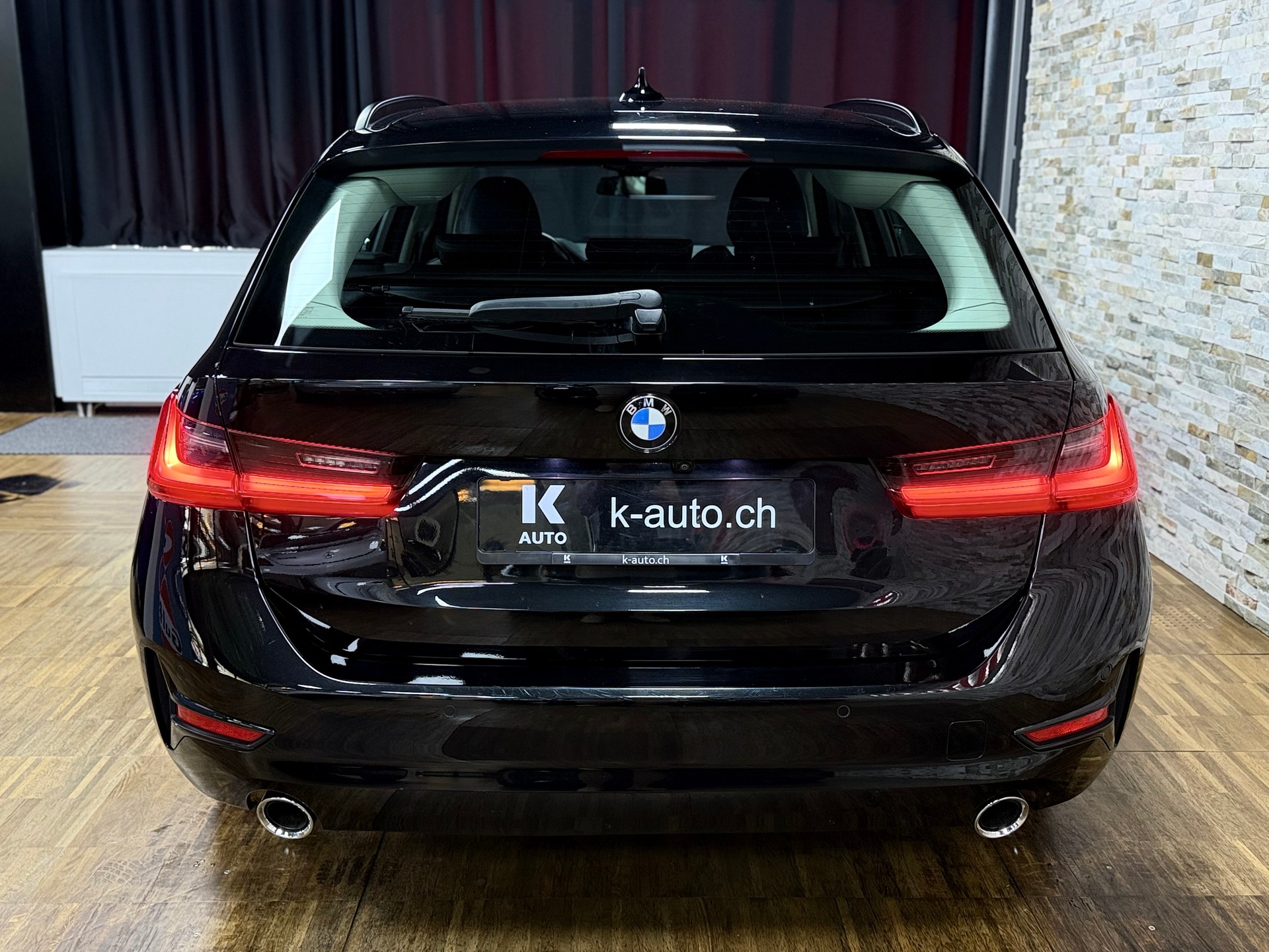 BMW 320d xDrive 48V Touring Sport Line Steptronic-showroom-element-2