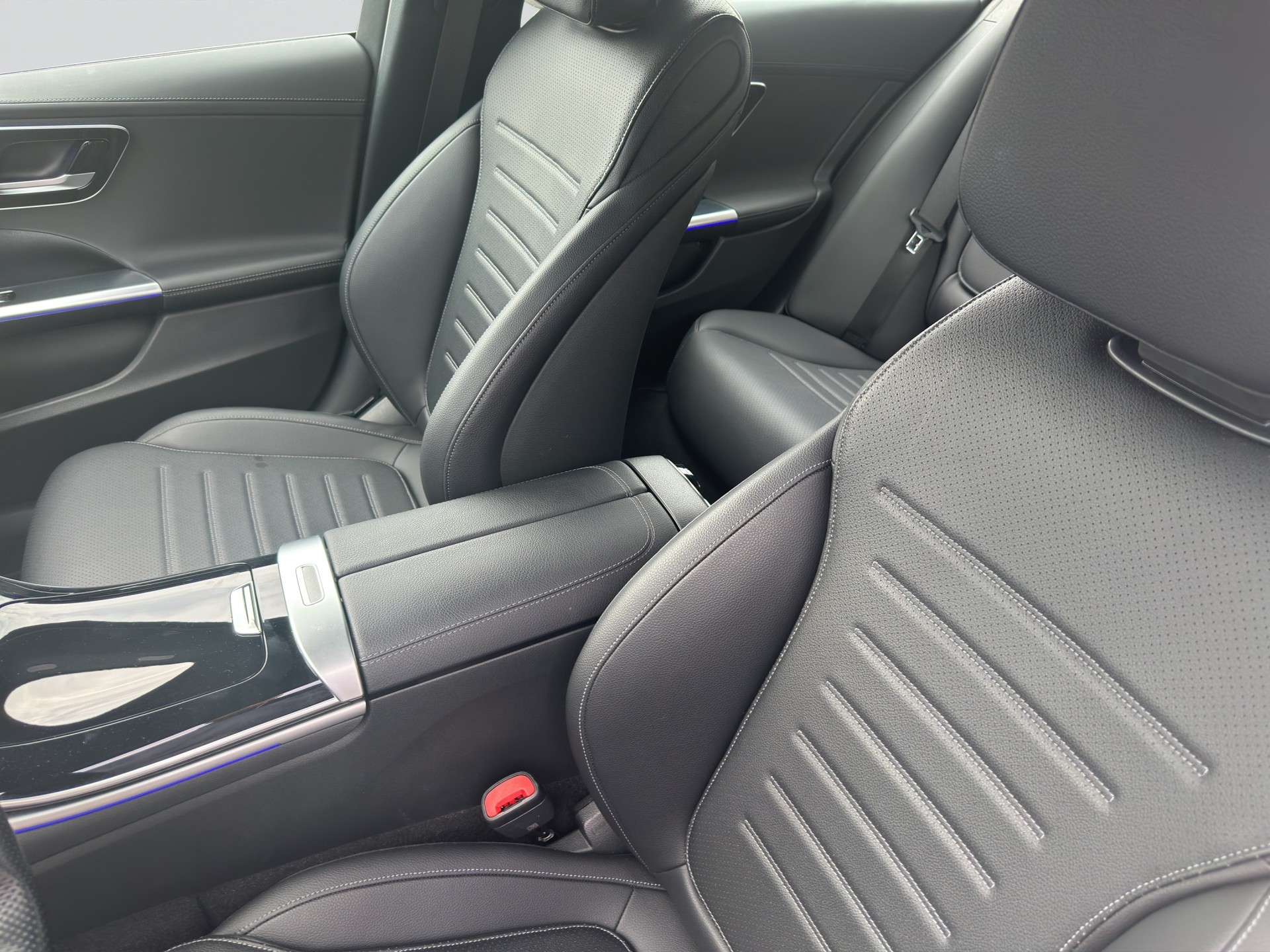 MERCEDES-BENZ C 200 AMG Line 4Matic-image-6
