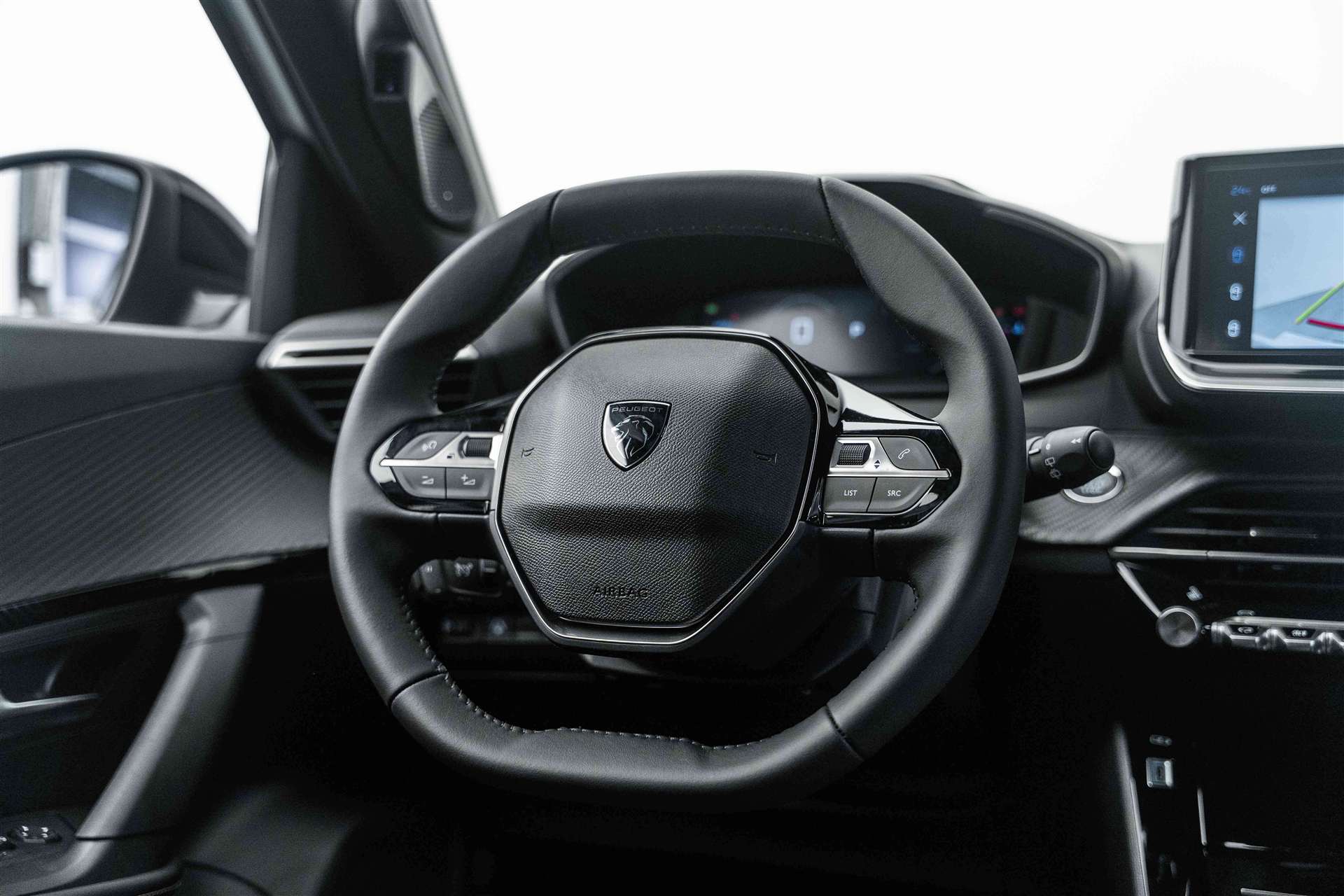 PEUGEOT 2008 1.2 145 MHEV Allure Automat-image-9