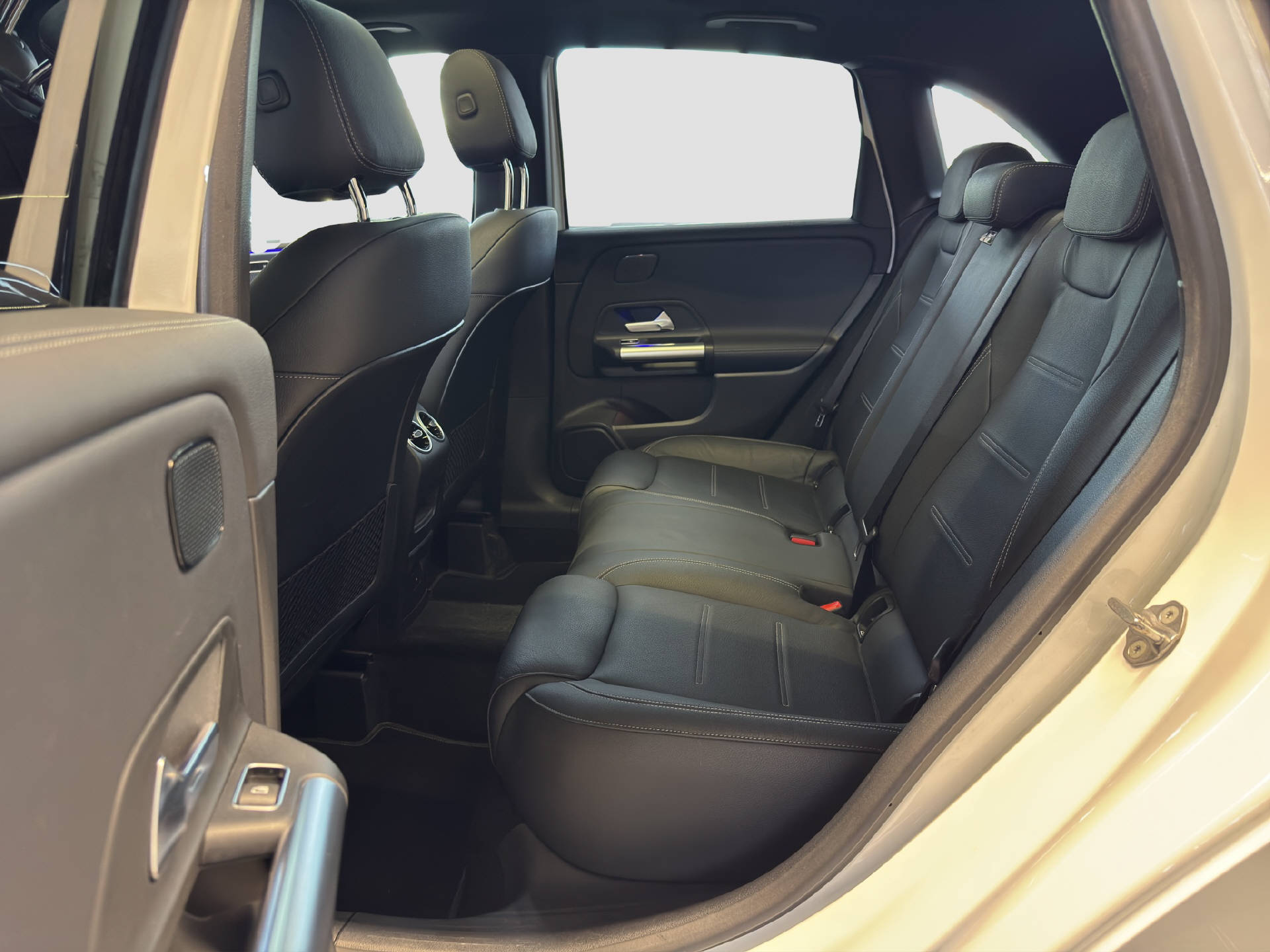 MERCEDES-BENZ B 200 Night Star-image-13