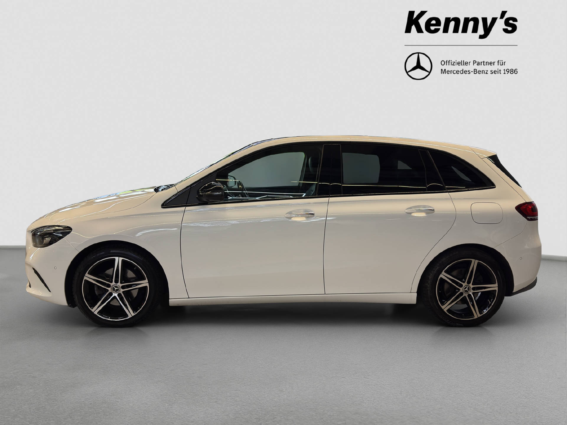 MERCEDES-BENZ B 200 Night Star-showroom-element-2