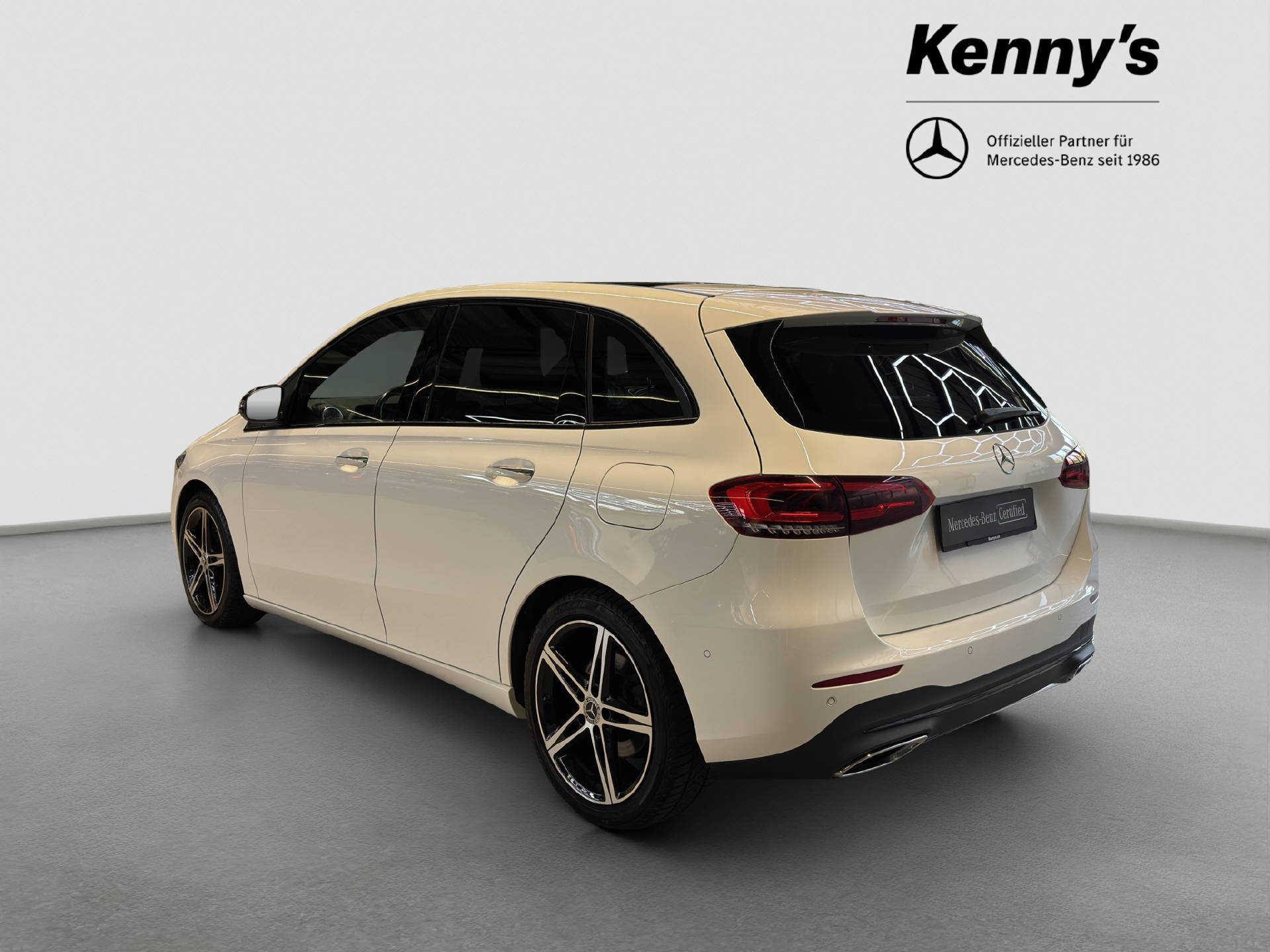MERCEDES-BENZ B 200 Night Star-showroom-element-3