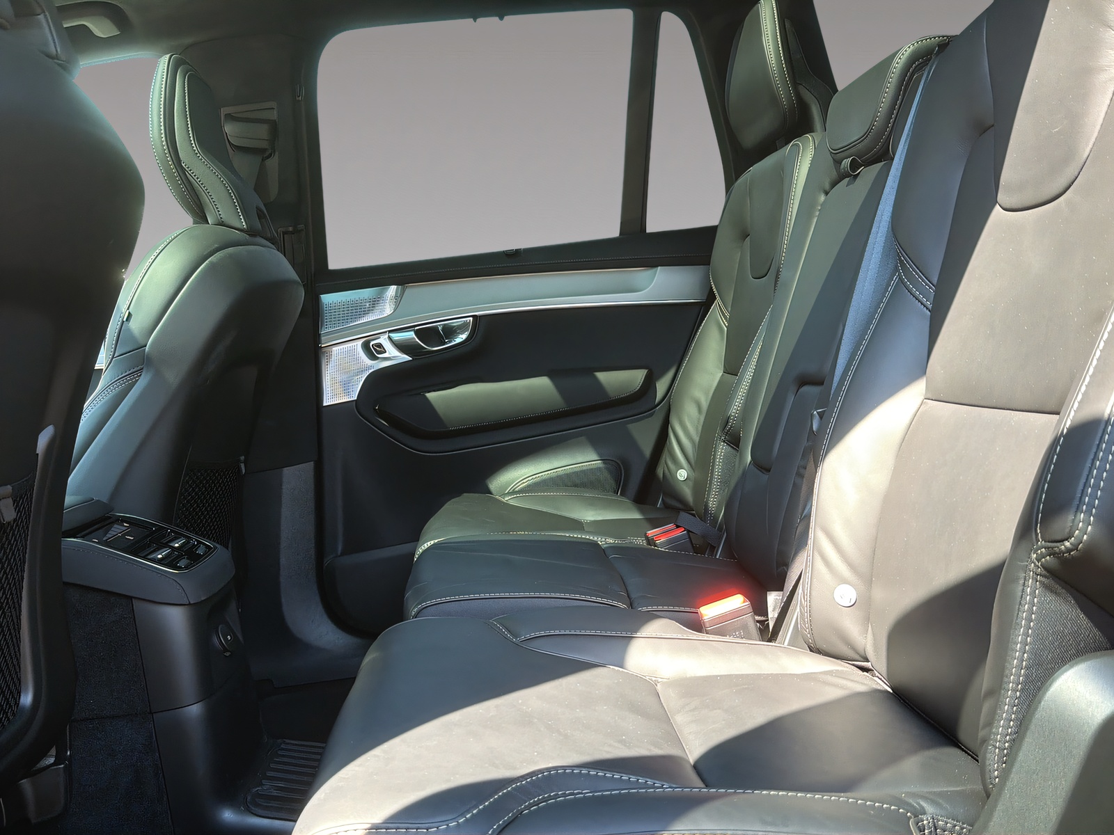 VOLVO XC90 2.0 T8 TE Black Edition eAWD-image-17