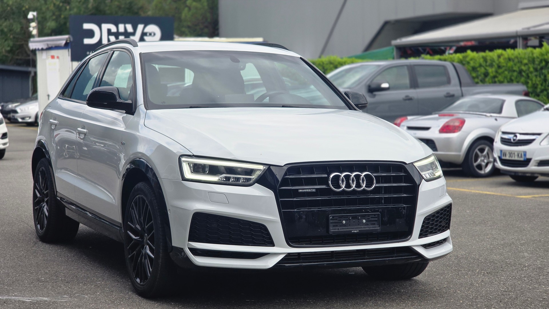 AUDI Q3 2.0 TFSI design quattro S-tronic-showroom-element-1