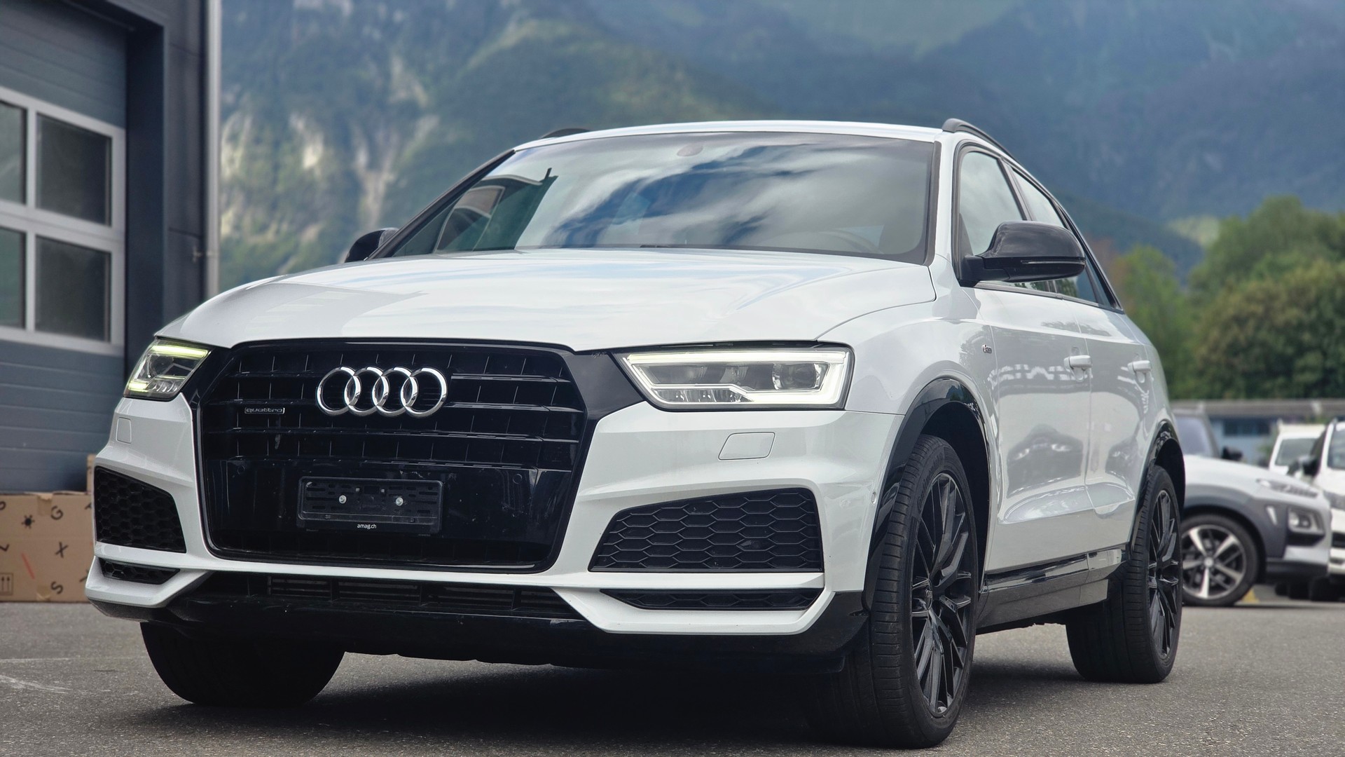 AUDI Q3 2.0 TFSI design quattro S-tronic-showroom-element-2