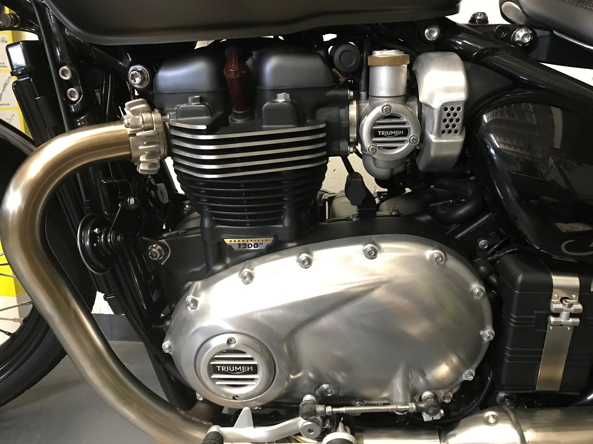TRIUMPH Bonneville 1200 Bobber ABS-image-13