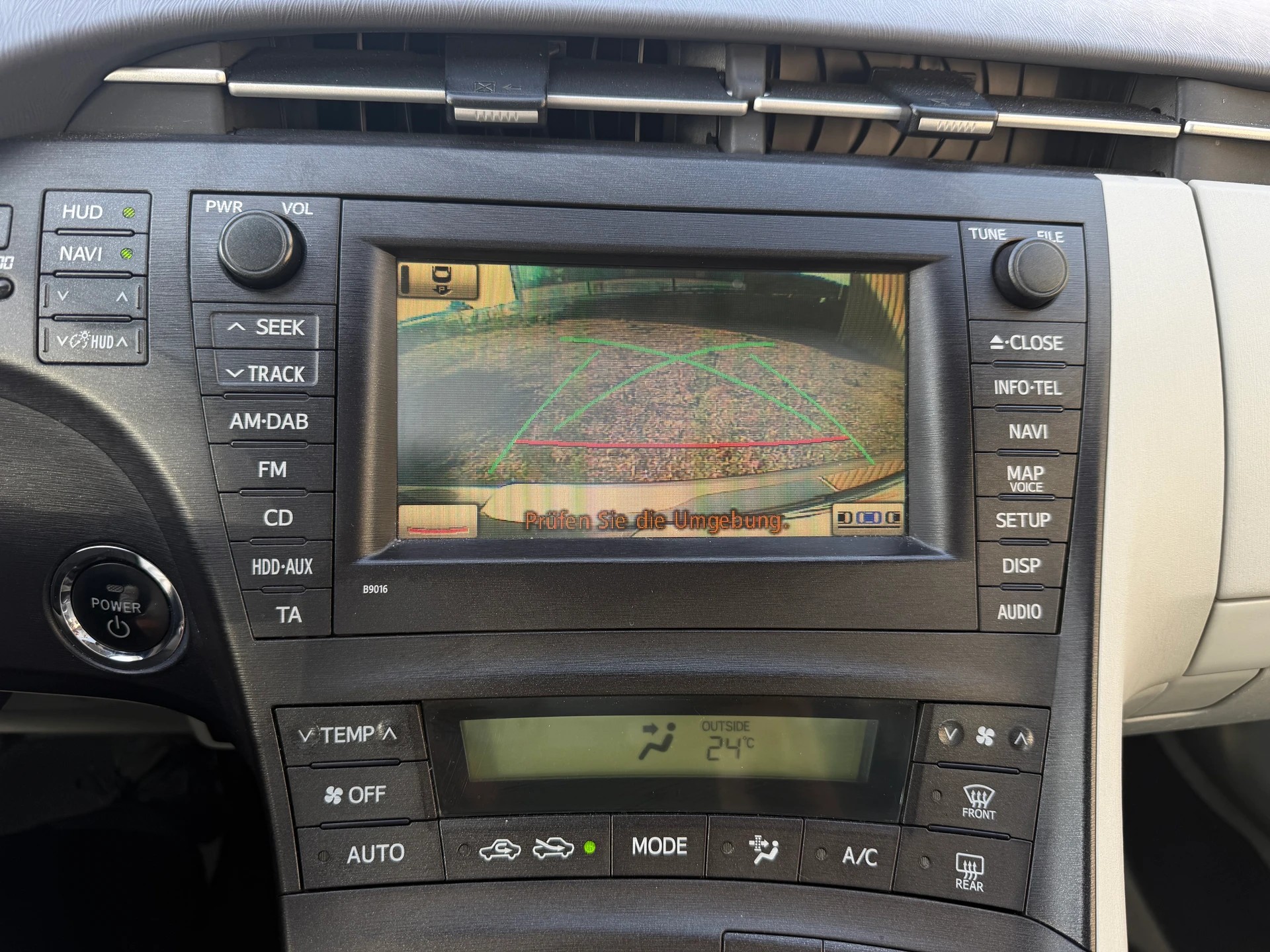 TOYOTA Prius 1.8 16V HSD Sol Premium | Frisch MFK | Leder | Solar Schiebedach-image-15