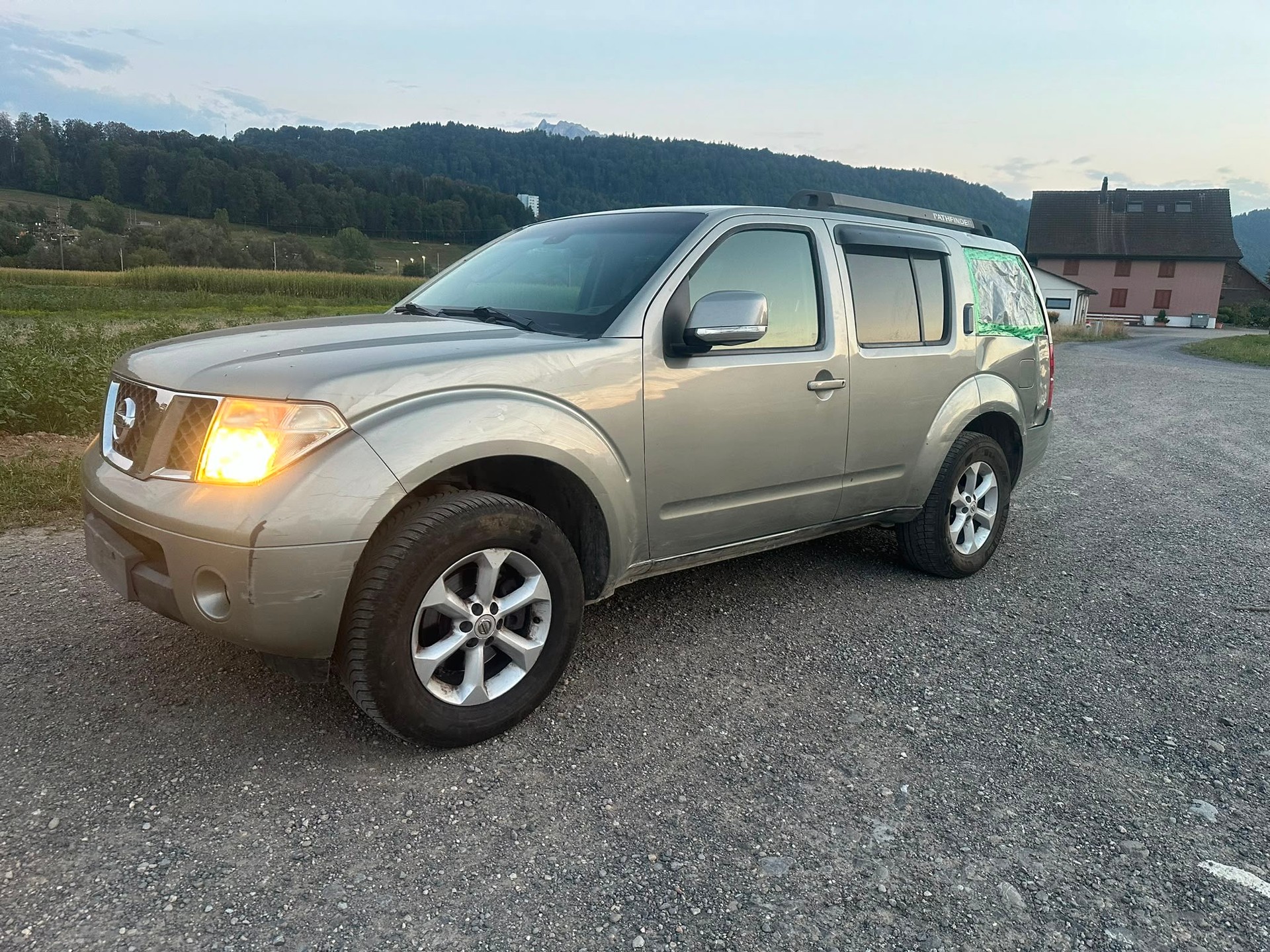 NISSAN Pathfinder 2.5 dCi LE