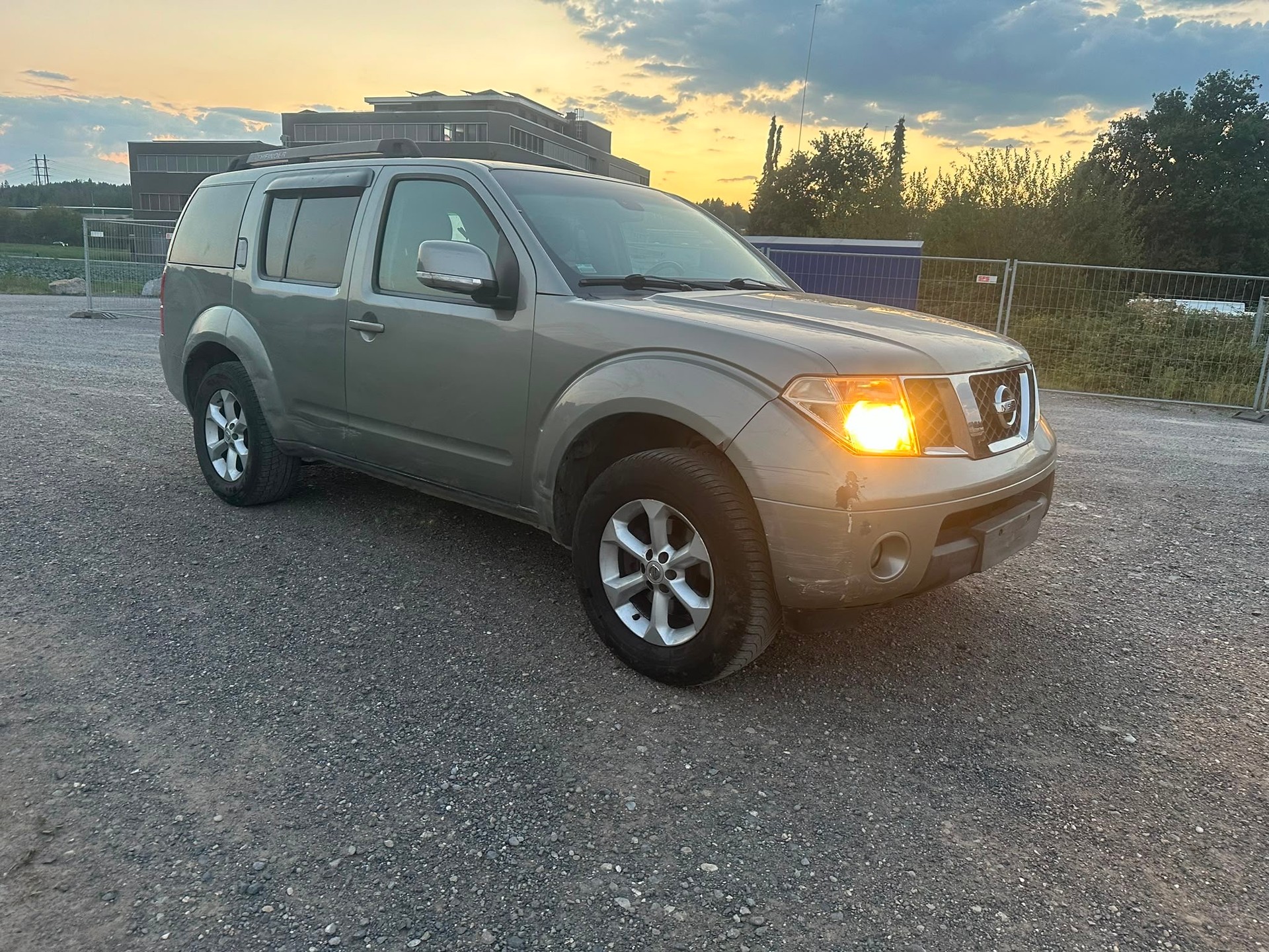 NISSAN Pathfinder 2.5 dCi LE-image-2